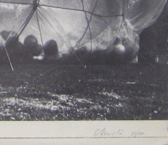 Cubic Feet Empaquetages – Fotolithographie von Christo – 1971.