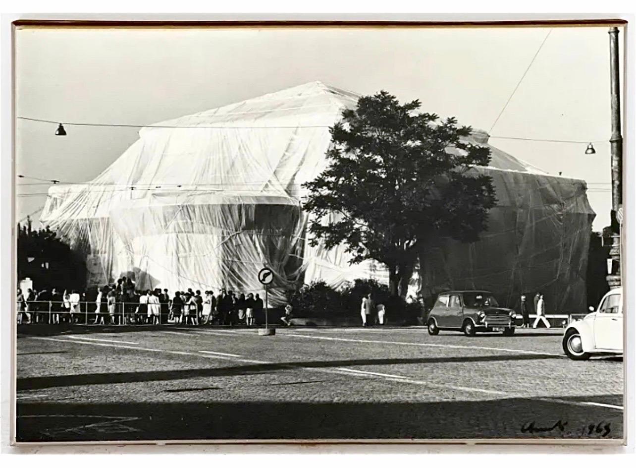 Vintage Signed SIlver Gelatin Photograph Christo Wrapped Kunsthalle Cugini Photo For Sale 2
