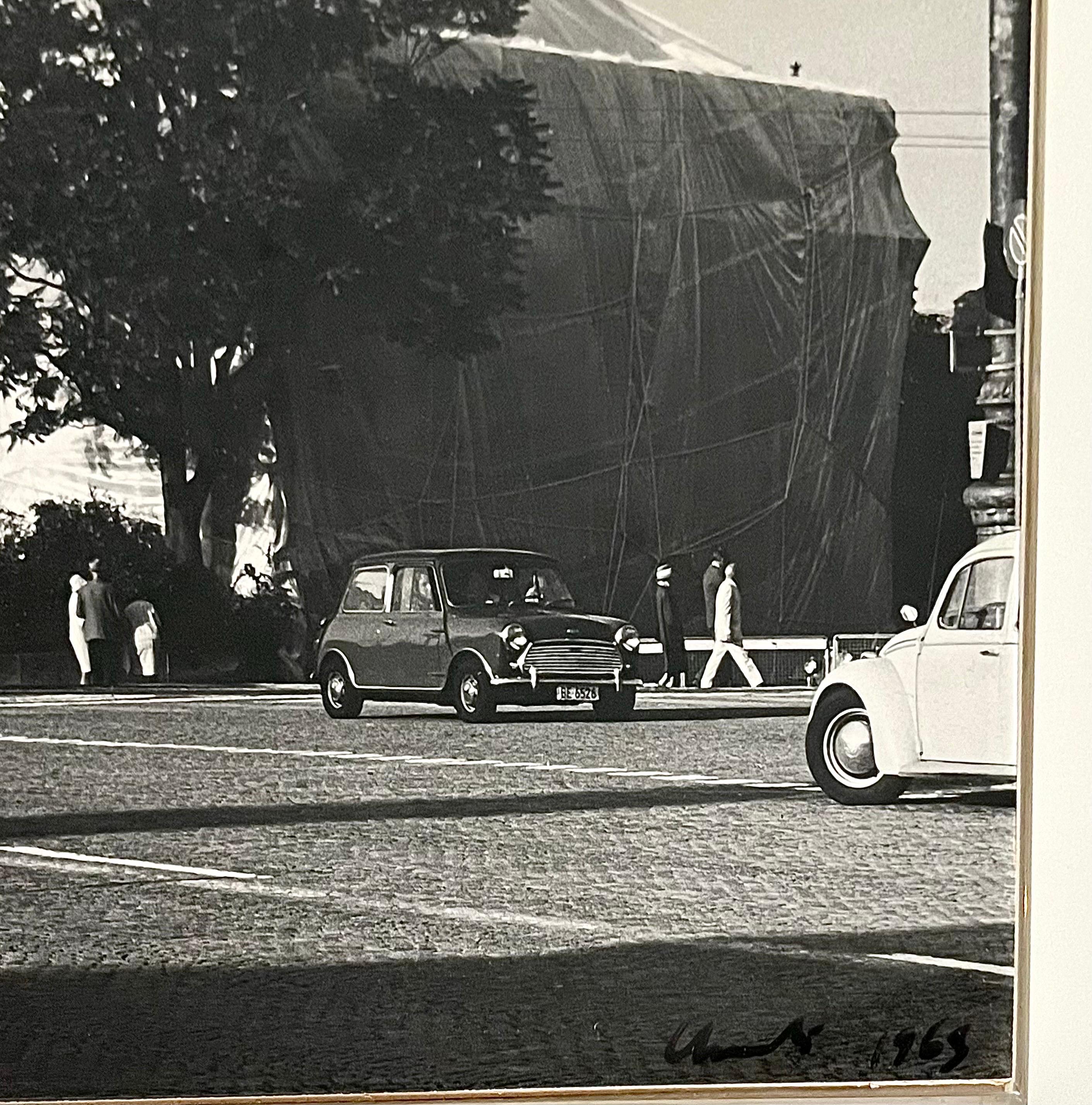 Vintage Signed SIlver Gelatin Photograph Christo Wrapped Kunsthalle Cugini Photo For Sale 6
