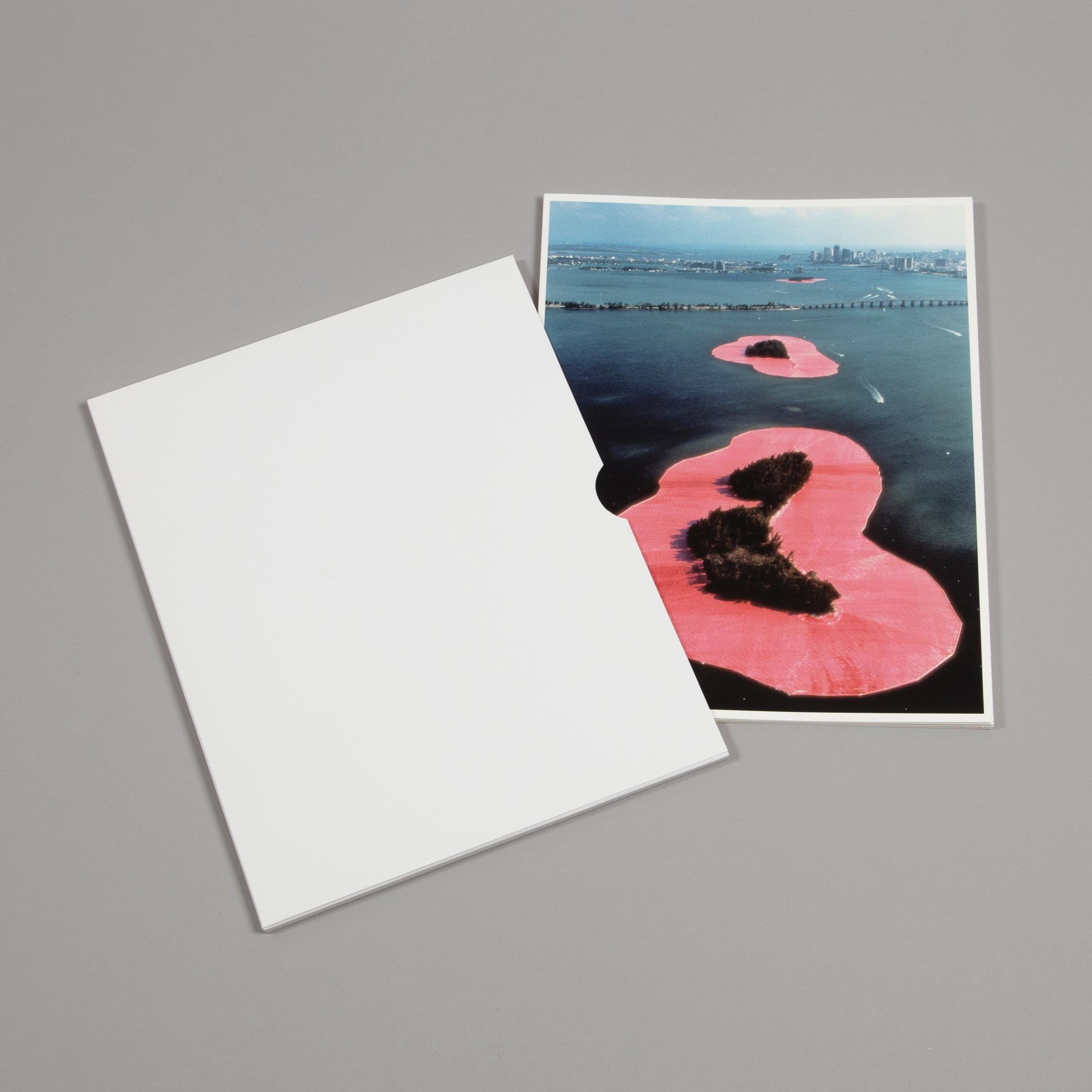 Christo and Jeanne-Claude, Islas Rodeadas - Leporello, Impresión firmada en venta 2