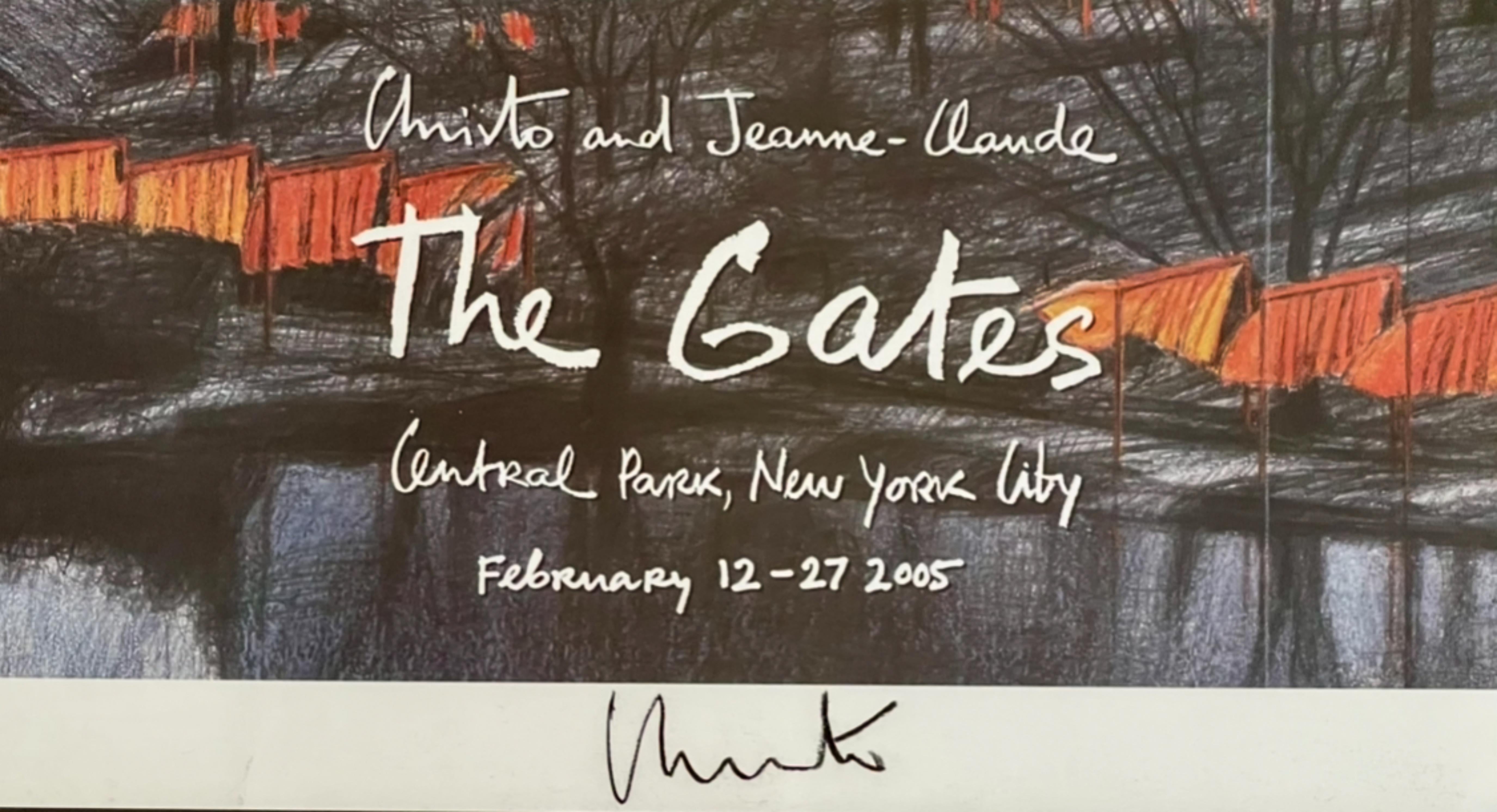 The Gates, bannière originale surdimensionnée du métro de Manhattan, signée, encadrée - Gris Figurative Print par Christo and Jeanne-Claude