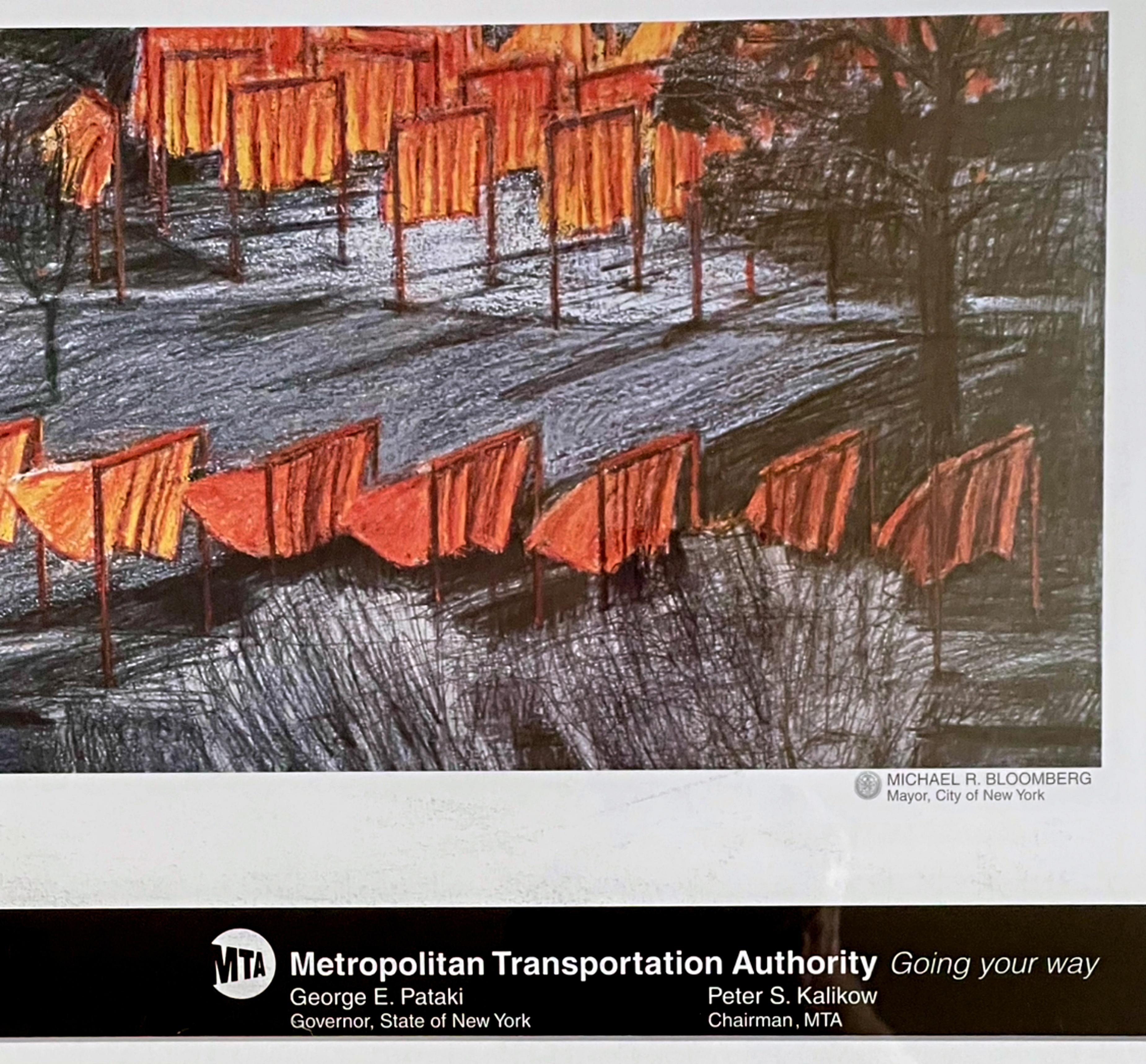 Christo et Jeanne-Claude
The Gates, bannière originale surdimensionnée du métro de Manhattan (signée à la main par Christo), 2005
Bannière lithographique offset (signée au recto par Christo)
Cette œuvre est élégamment encadrée dans un cadre en bois