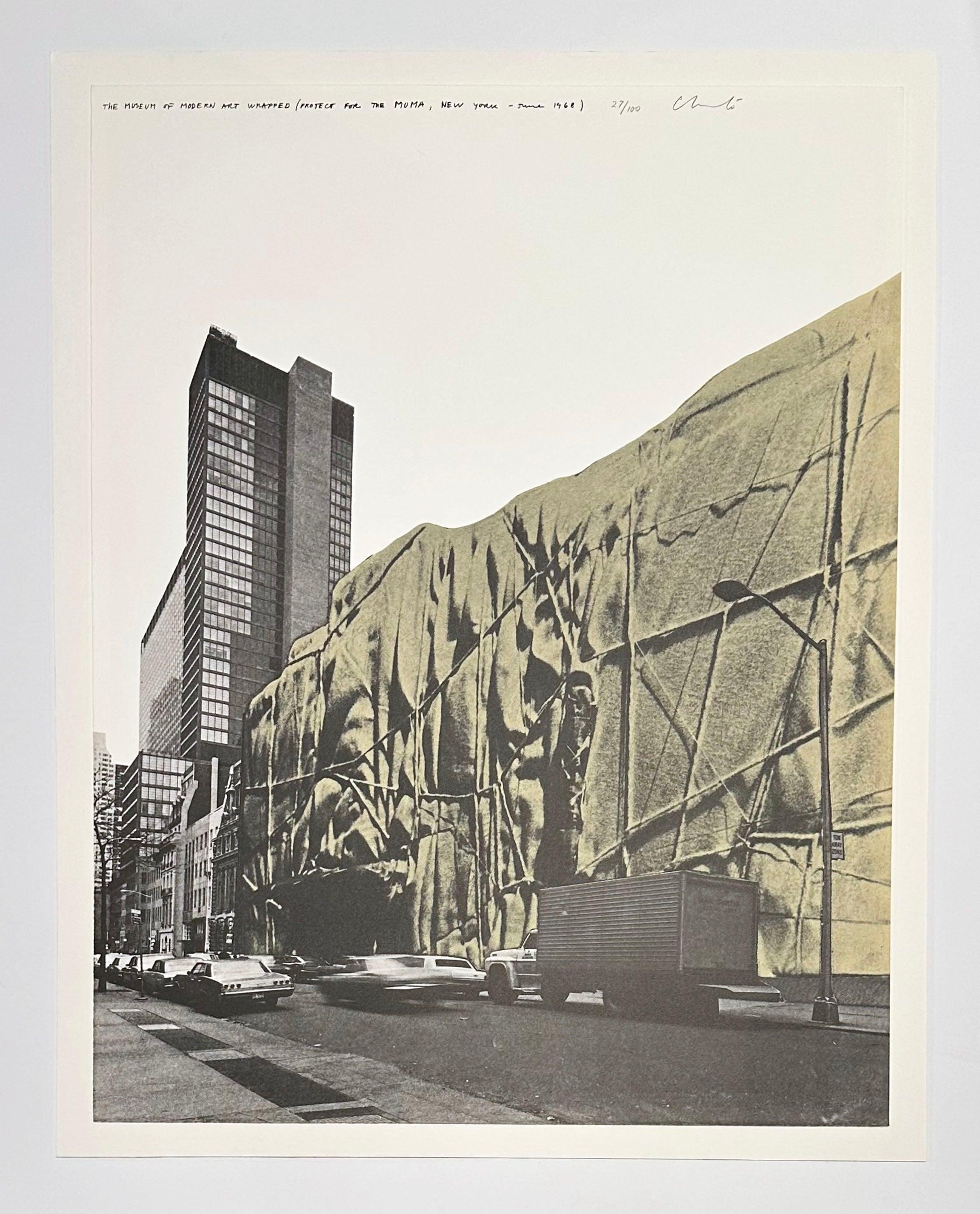 El Museo de Arte Moderno, Envuelto (Frente), Proyecto para Nueva York - Print moderno estadounidense de Christo and Jeanne-Claude