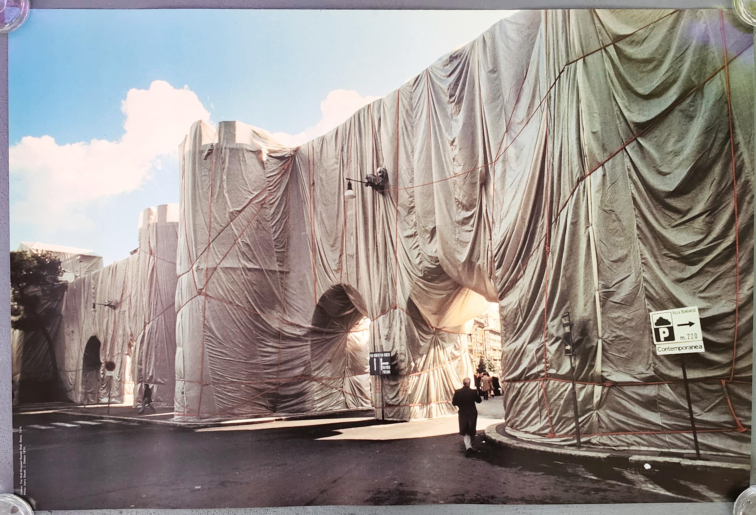 Christo And Jeanne Claude La Muralla Romana Envuelta Roma 1974 Christo And Jeanne Claude La Muralla Romana Envuelta Roma 1974