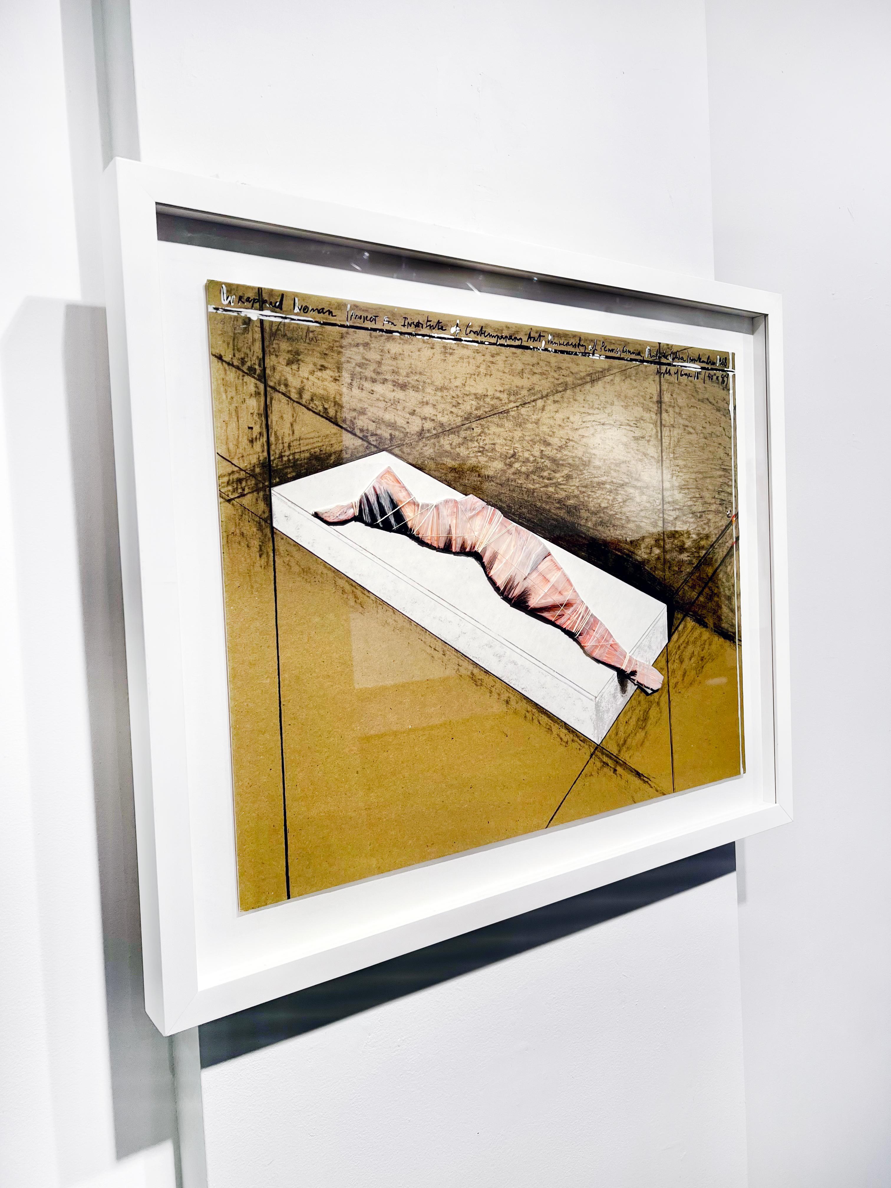 Femme enveloppée - Conceptuel Print par Christo and Jeanne-Claude