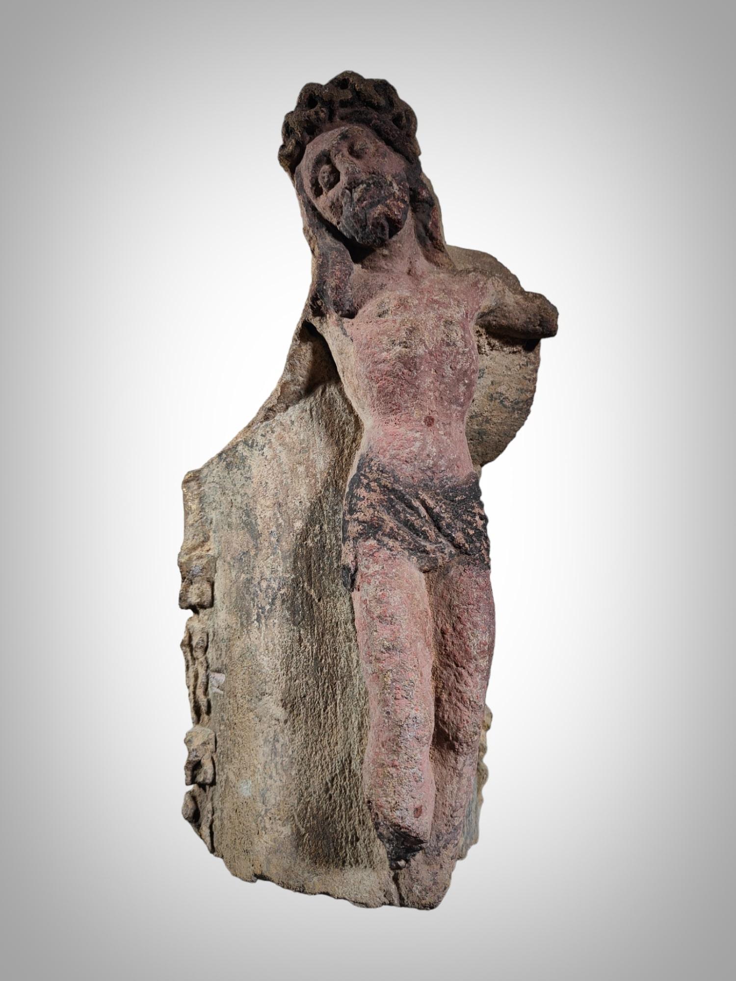 Immerse yourself in the majesty of 15th-century France with this significant Christo sculpture carved in stone and polychromed, a masterpiece capturing the artistic essence of the era. This piece, worthy of a museum, boasts impressive dimensions of