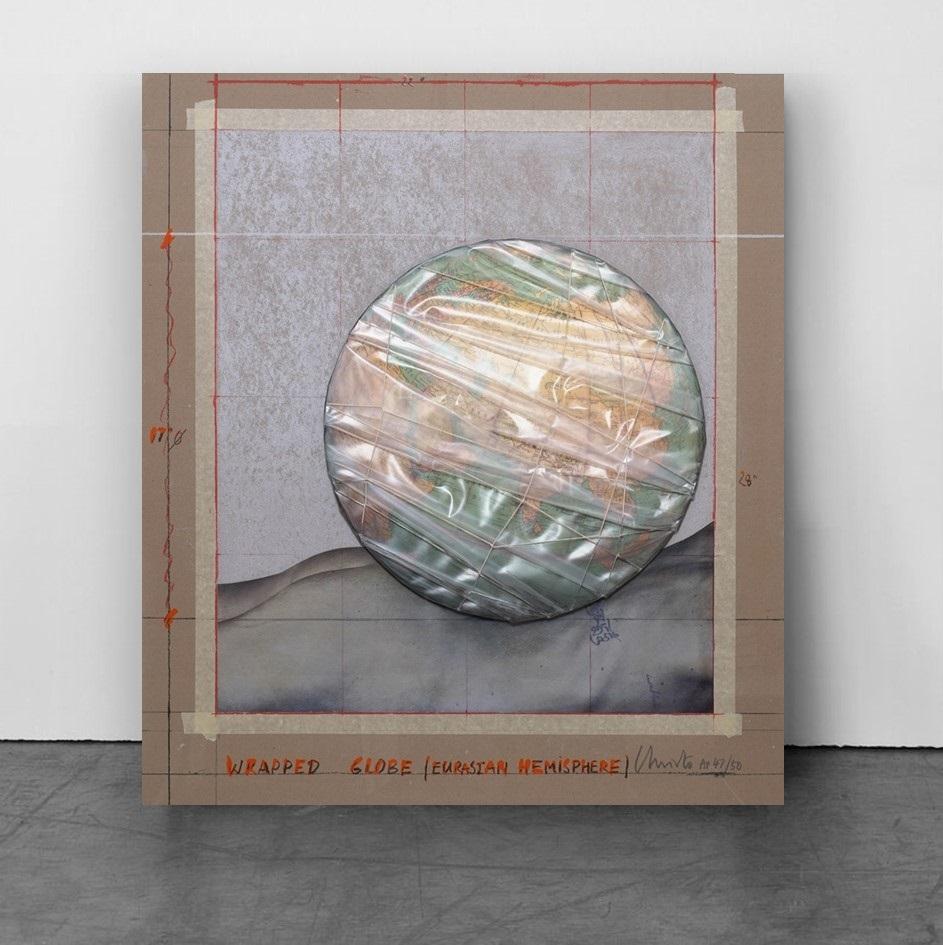 Christo
Wrapped Globe (Eurasian Hemisphere)
2019
Collage, silkscreen and mixed media
85.5 × 75 cm
(33.7 × 29.5 in)
Signed and numbered
Edition of 160 Arab and 90 Roman
In mint condition

PLEASE NOTE: Images of edition number are example references