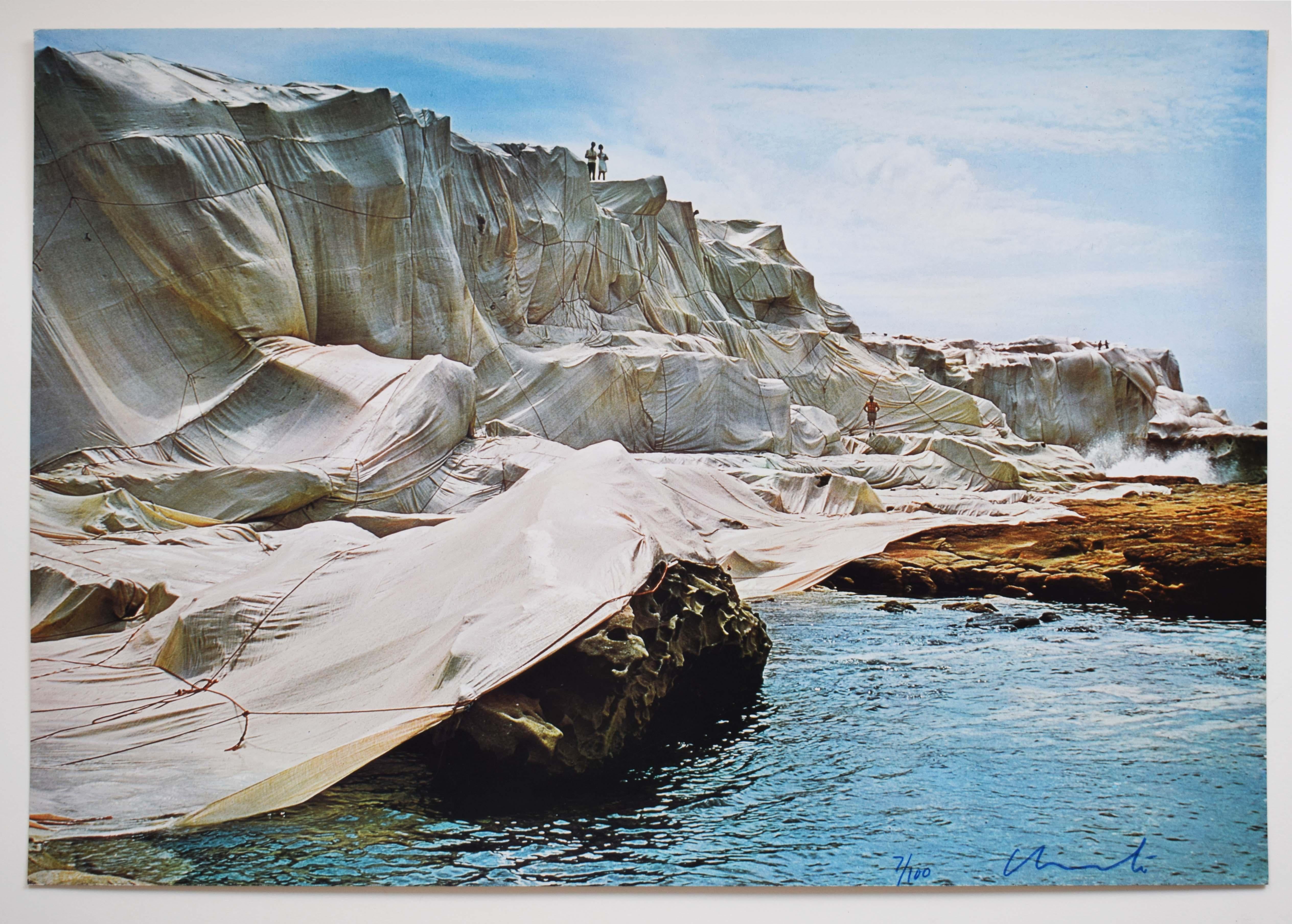 Coast enveloppée : Little Bay, Australie  Little Bay d'Australie - Photograph de Christo