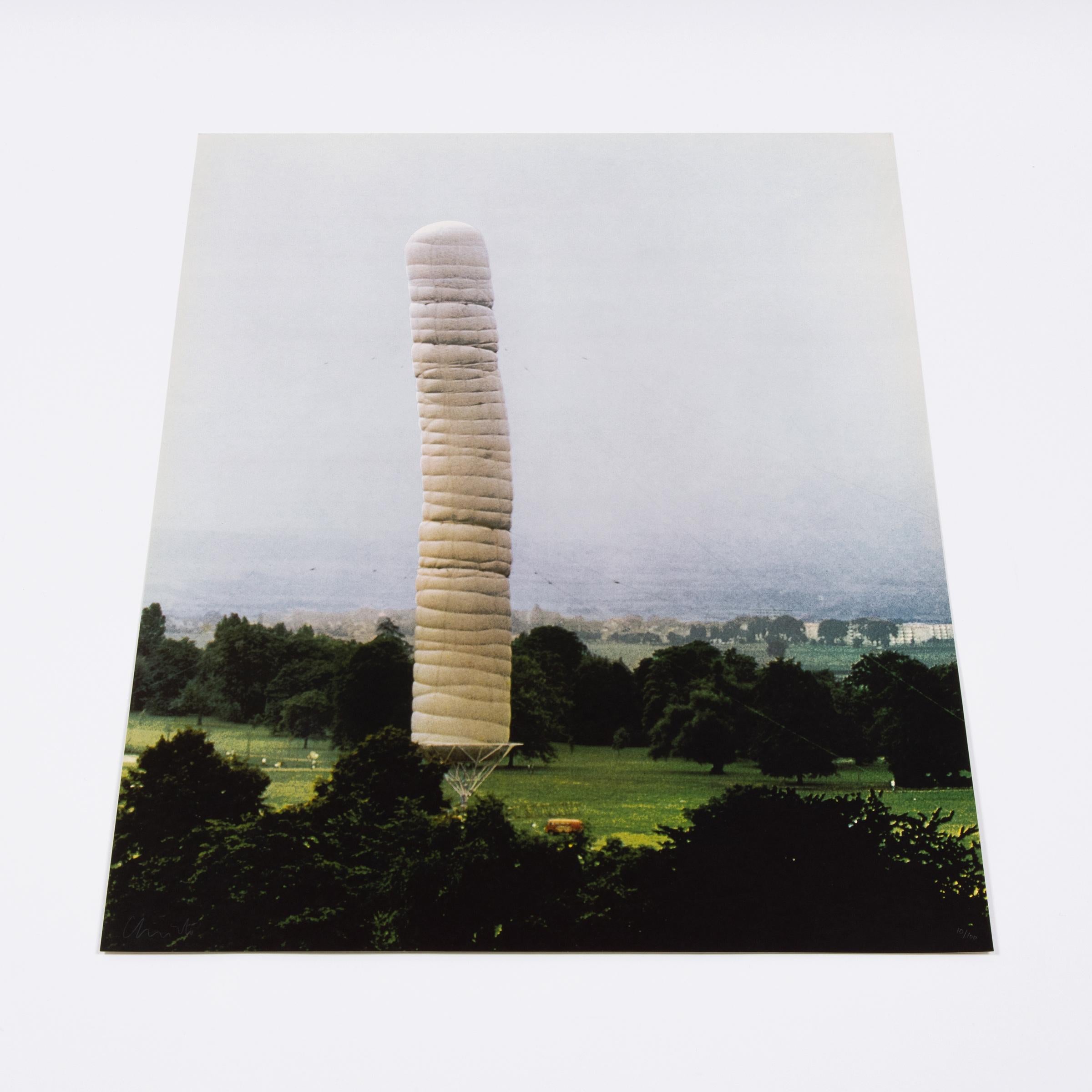Christo, Paquete de 5600 metros cúbicos (Monumentos) - Impresión firmada 2