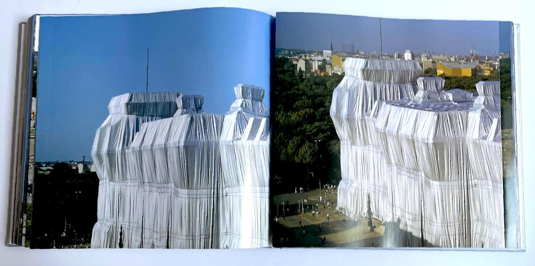 Christo et Jeanne-Claude : Monographie et étui Reichstag enveloppés, LT Ed Signé en vente 9