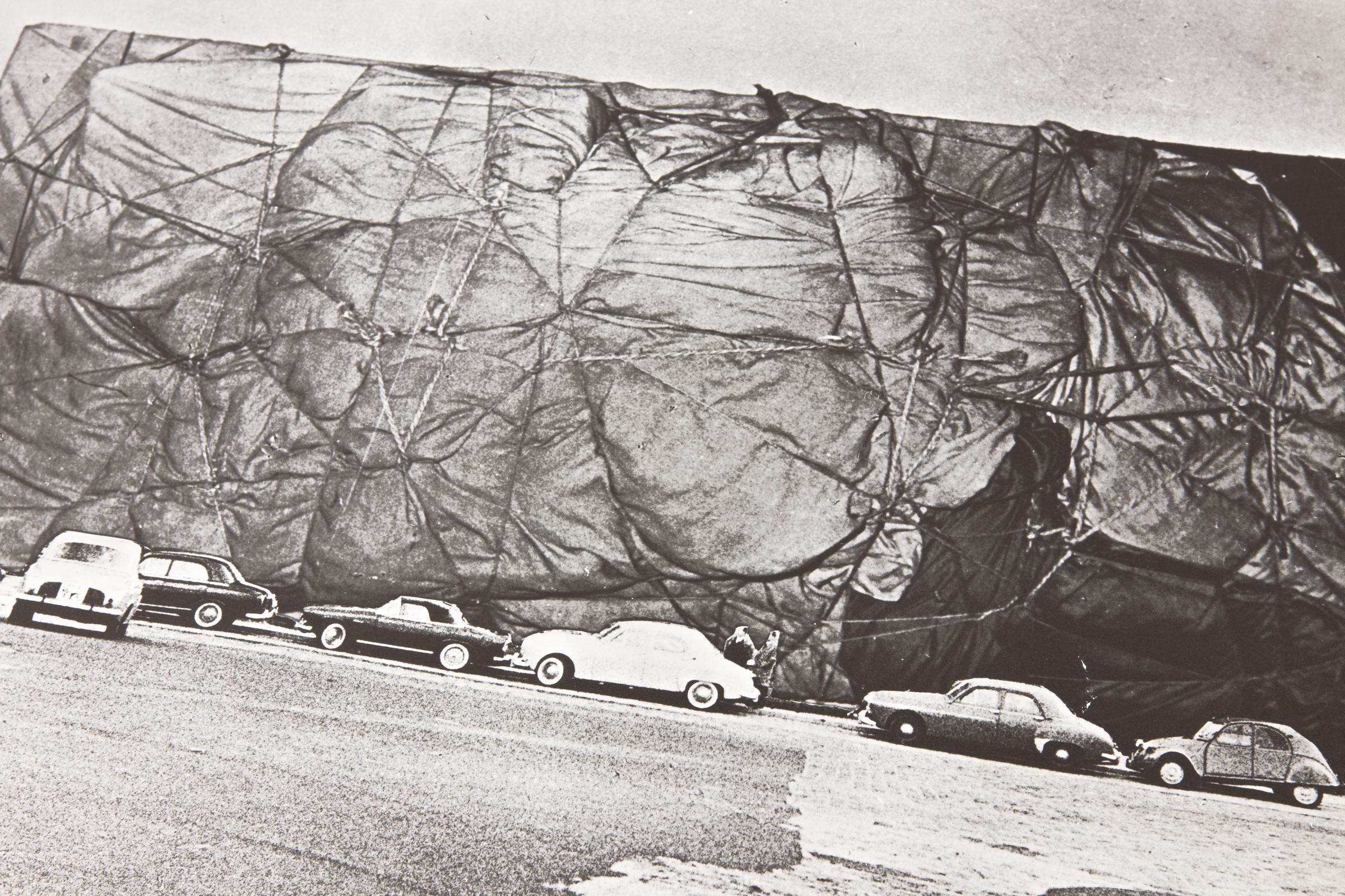 Christo - Edificio Público Epaqueté, Proyecto (de Monumentos) - Impresión firmada en venta 3