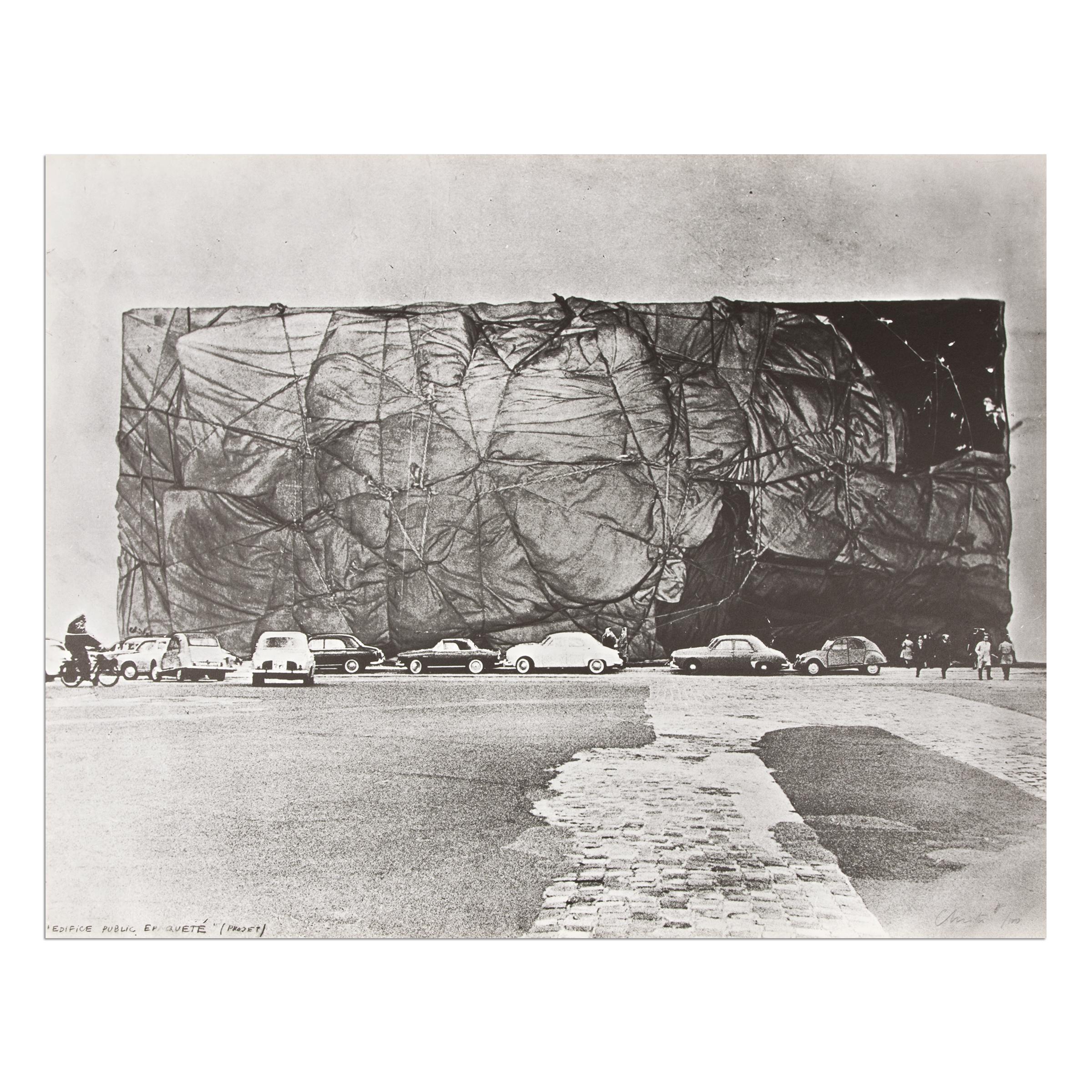 Christo (American-Bulgarian, b. 1935)
Edifice Public Epaqueté, Project (Ecole Militaire de Paris, from Monuments), 1968
Medium: Screen print on Bristol board
Dimensions: 70 × 54.5 cm (27 3/5 × 21 1/2 in)
Edition of 100: Hand-signed and numbered in