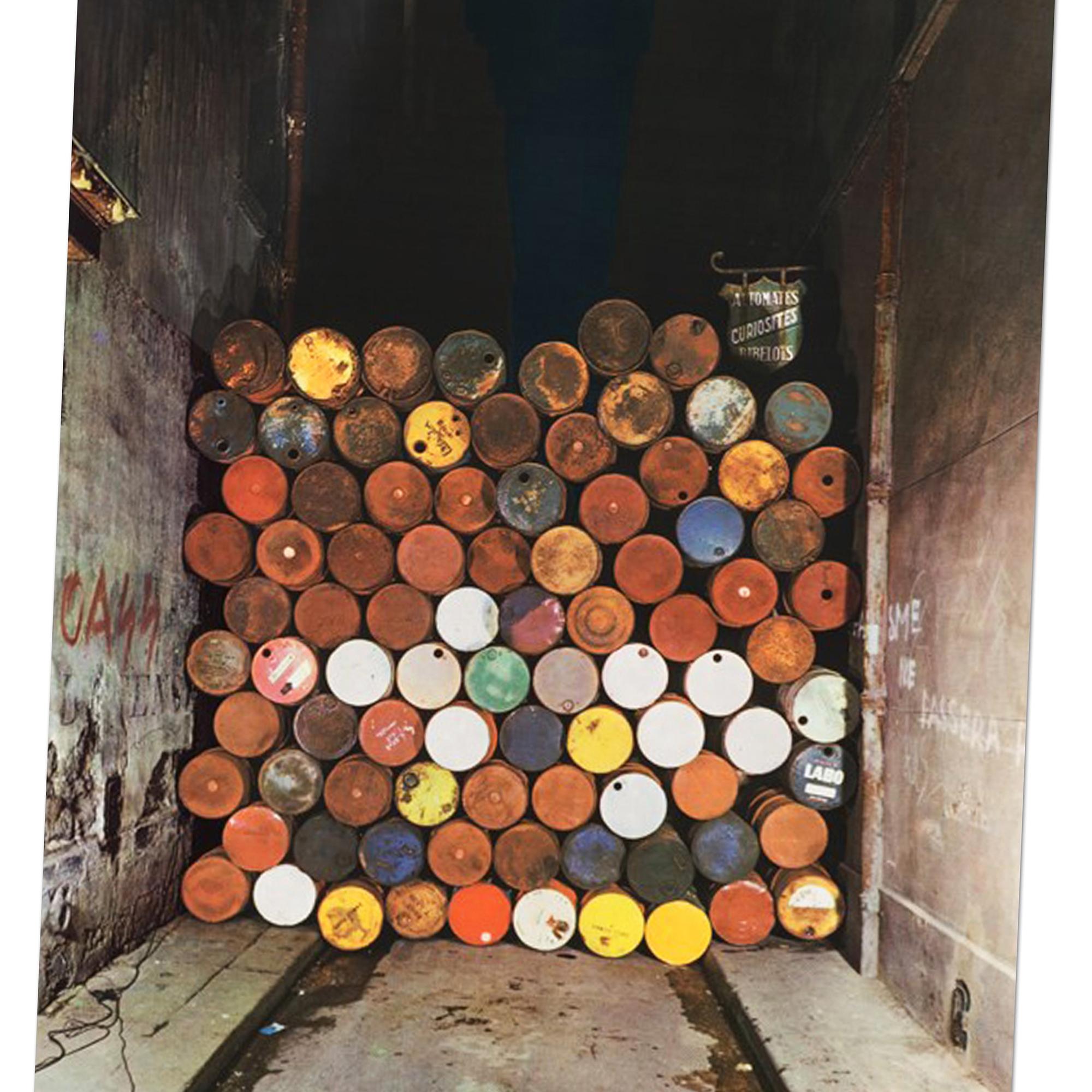 Christo, Cortina di ferro - Muro di barili: Stampa firmata del 1968 1