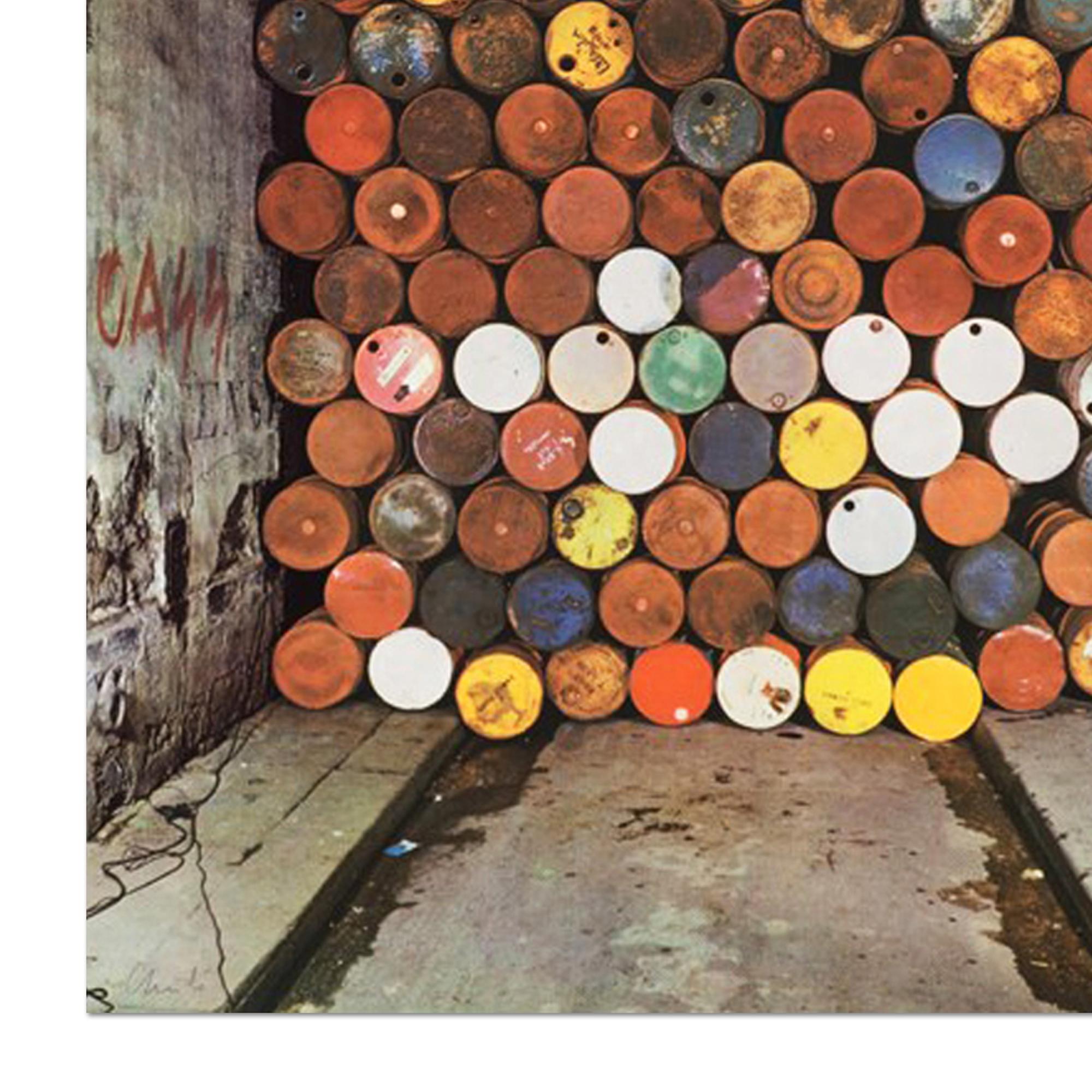 Christo, Telón de acero - Muro de barriles: Impresión firmada de 1968 en venta 2