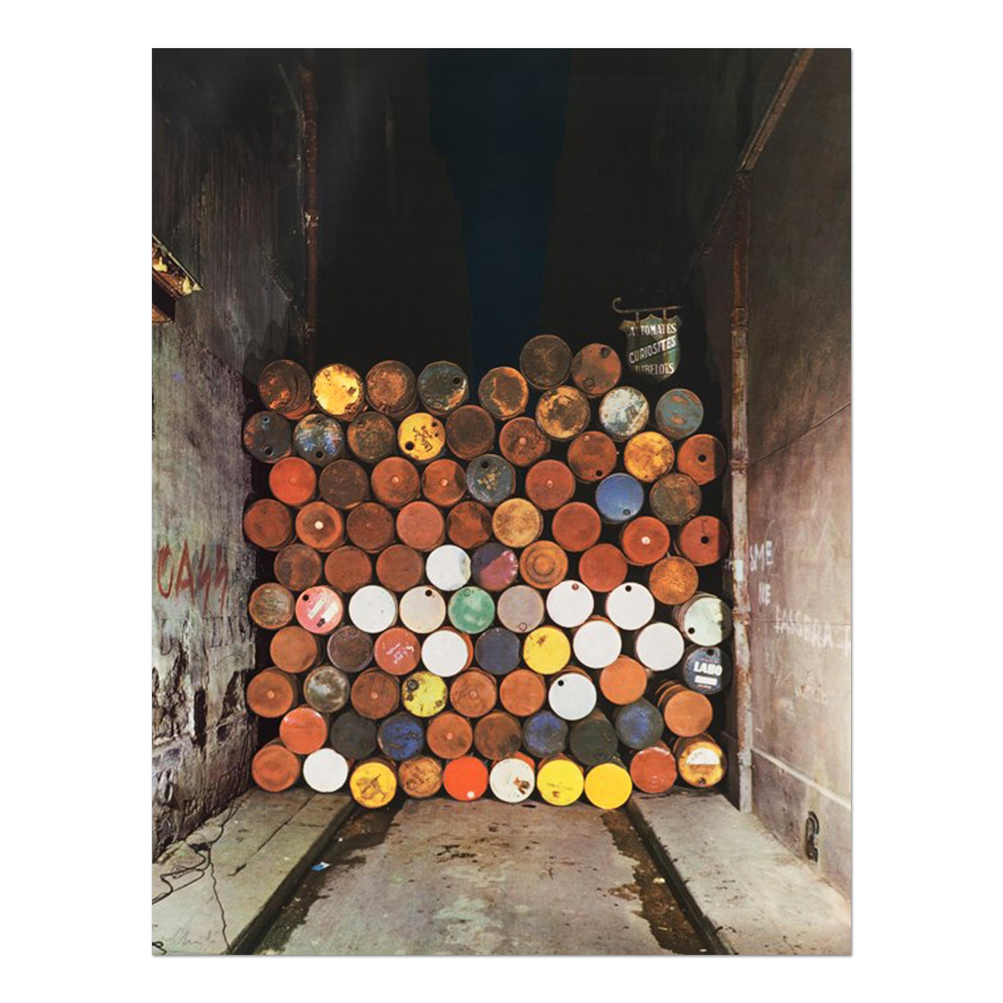 Christo, Rideau de fer - Mur de tonneaux : Impression signée de 1968