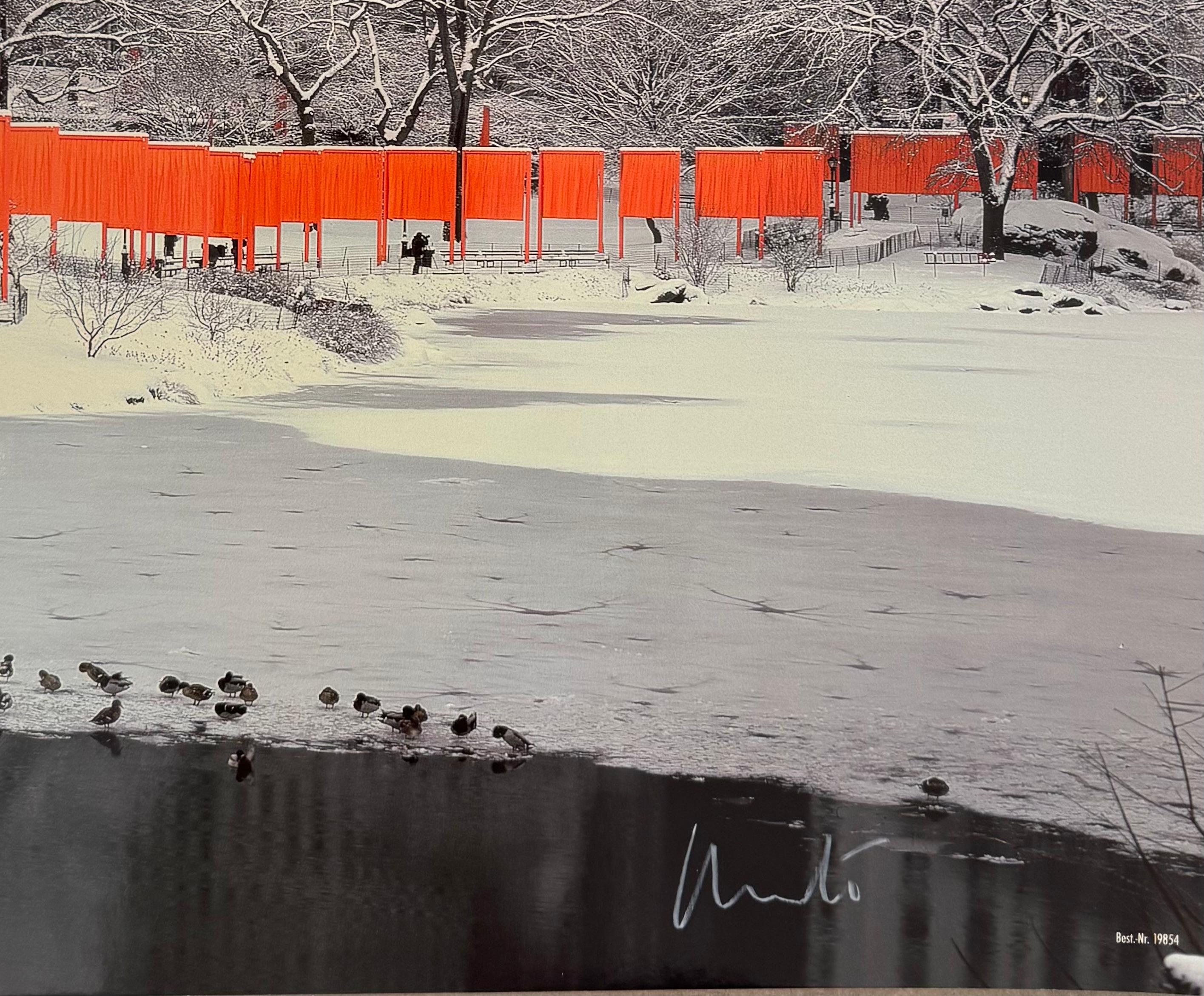 The Gates NYC Skyline in the Snow-fotografía original de arte moderno de Christo firmada en venta 6