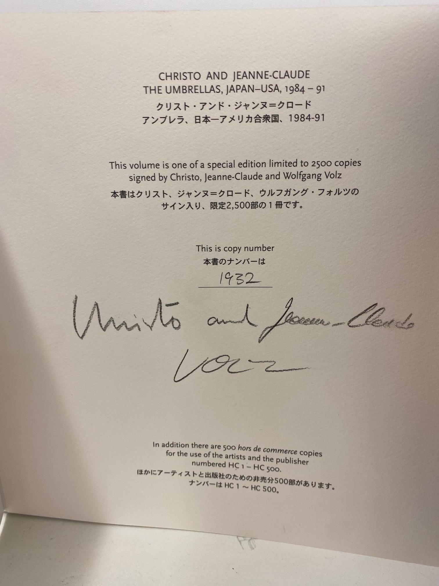 Ombrelli - litografia originale d'arte moderna di Christo e libro firmato in edizione limitata in vendita 3