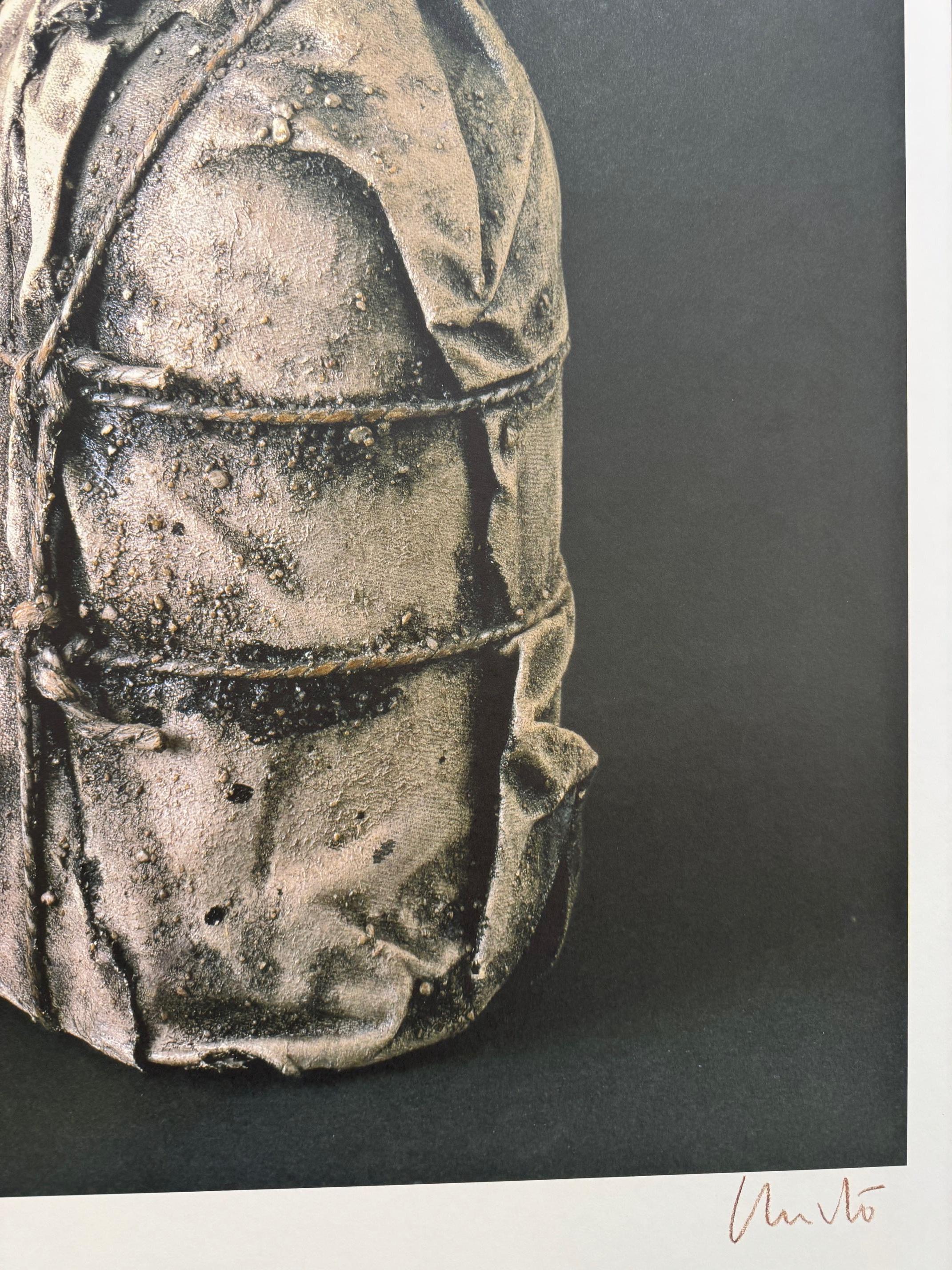 Botella Envuelta - litografía original de arte moderno de Christo en venta 8