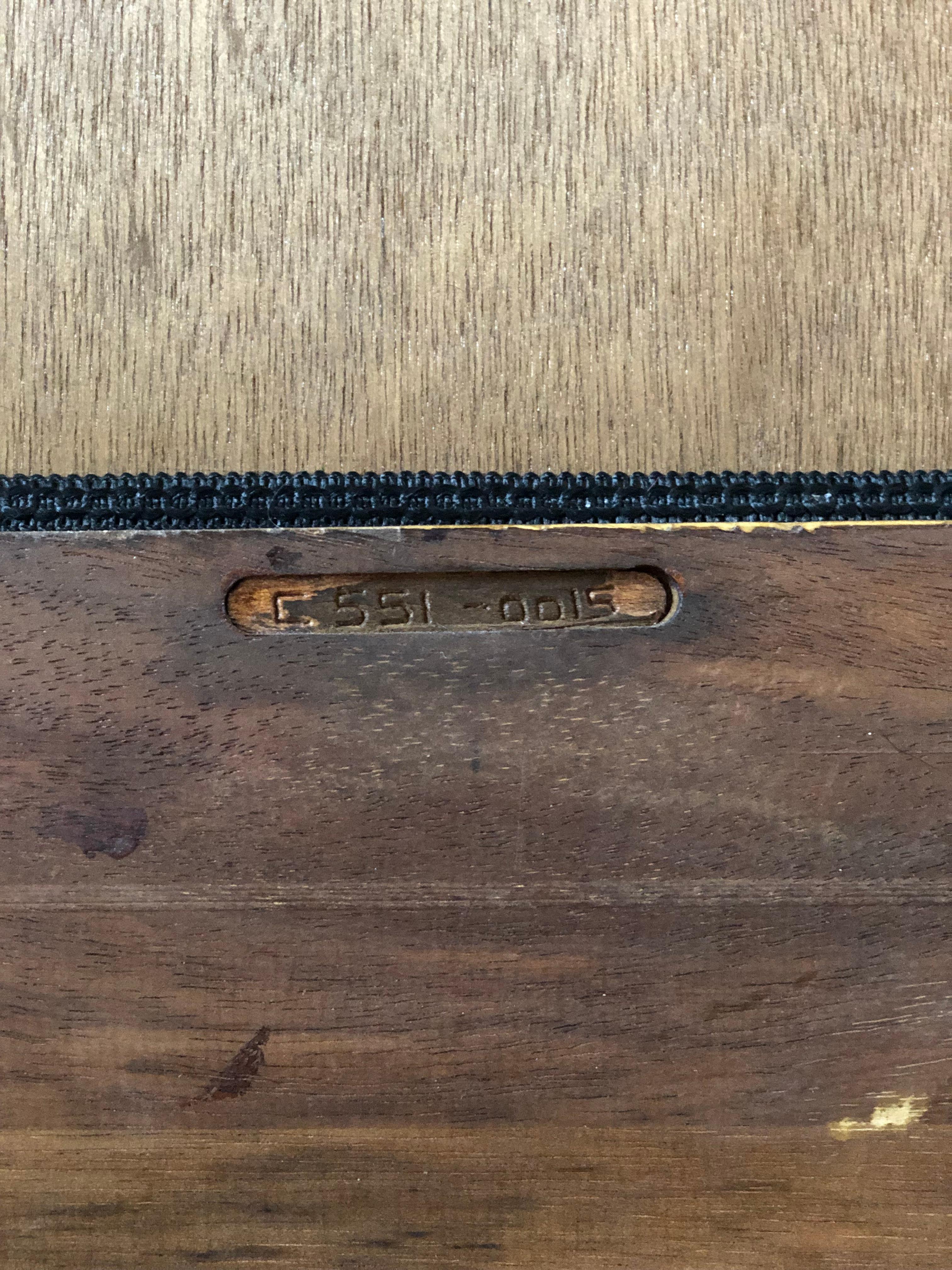 Christoffer Guy Harrison Specchio neoclassico grande con motivo a meandro in legno dorato in vendita 3