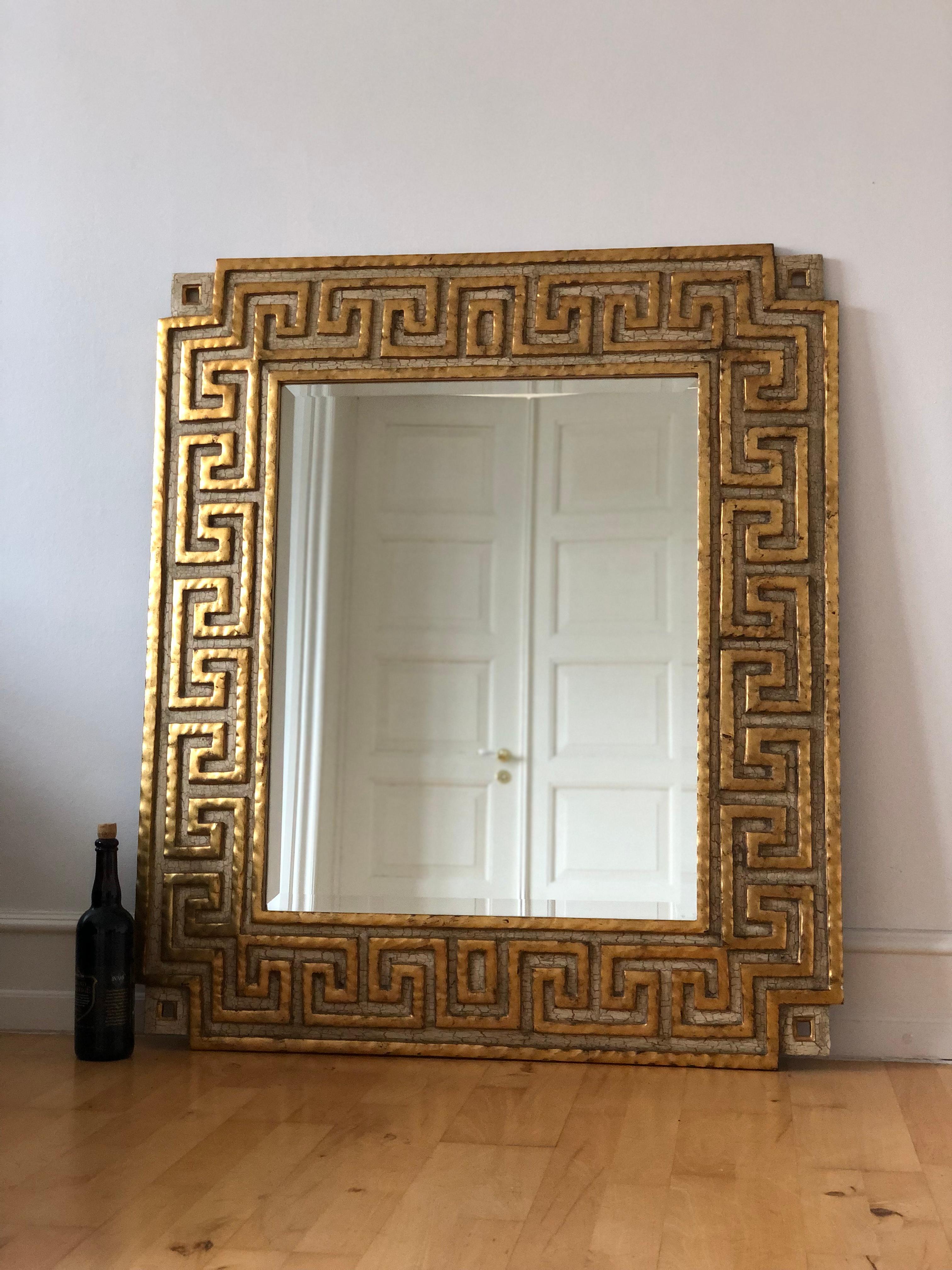 Christoffer Guy Harrison Specchio neoclassico grande con motivo a meandro in legno dorato in vendita 1
