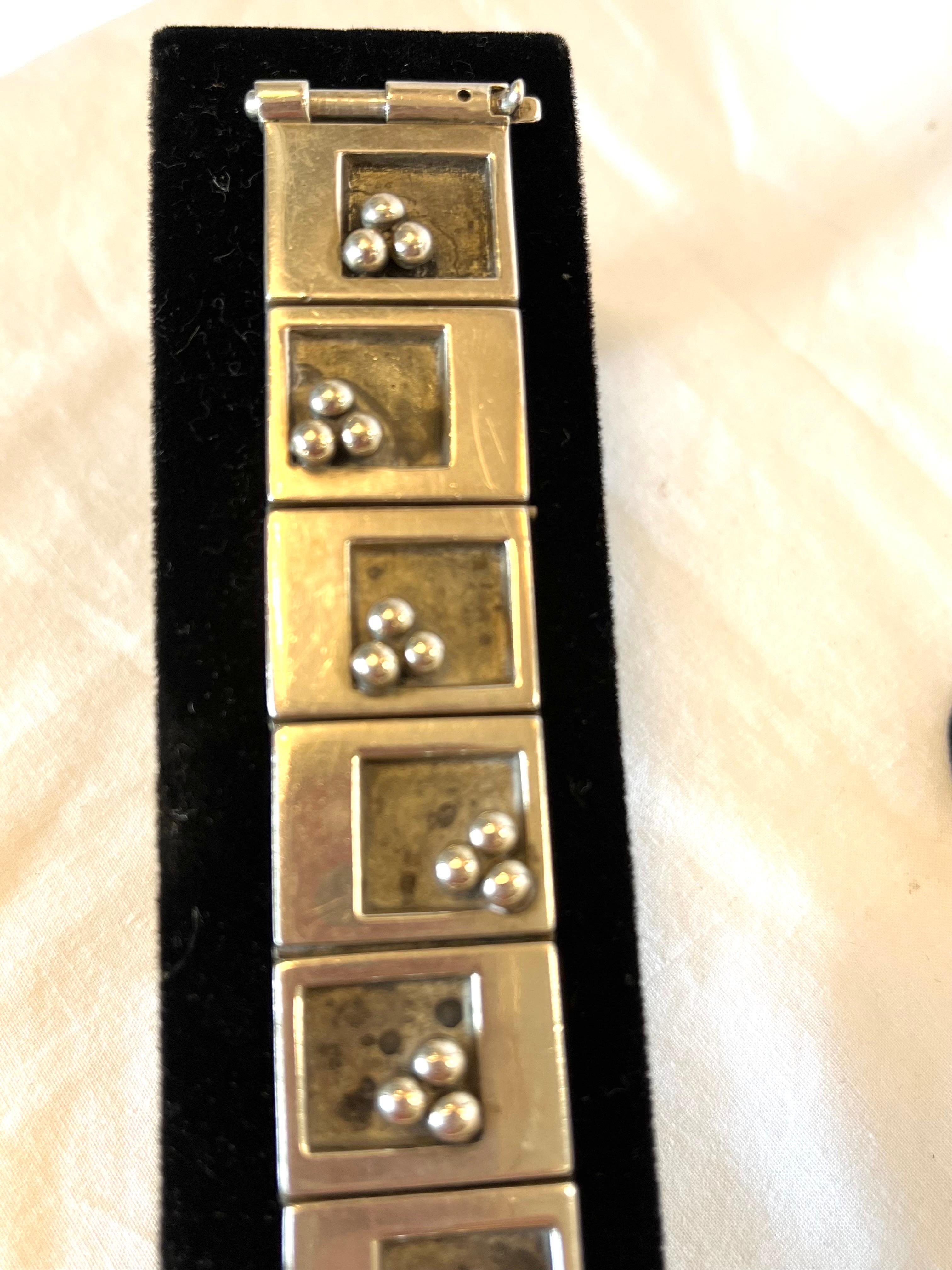 Christoffersen Modernes Schmuckstück Sterlingsilber-Armband mit Anstecknadel, International Silber (amerikanisch) im Angebot