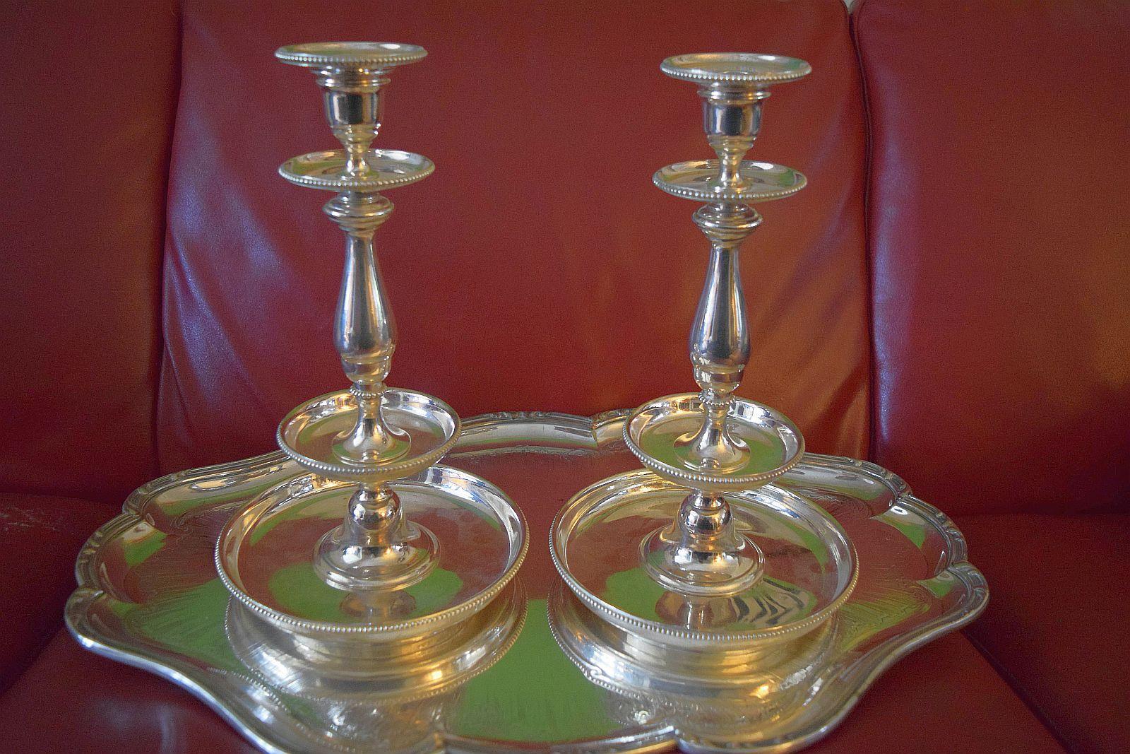 Christofle  Ein sehr schönes und attraktives Paar antiker Candle Sticks aus Silberblech. im Angebot 7