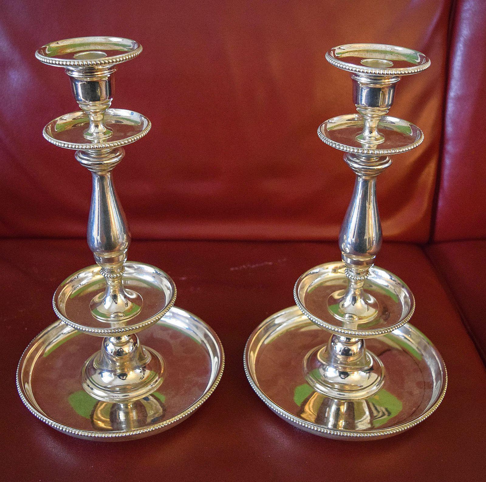 Christofle  Ein sehr schönes und attraktives Paar antiker Candle Sticks aus Silberblech. im Angebot 8