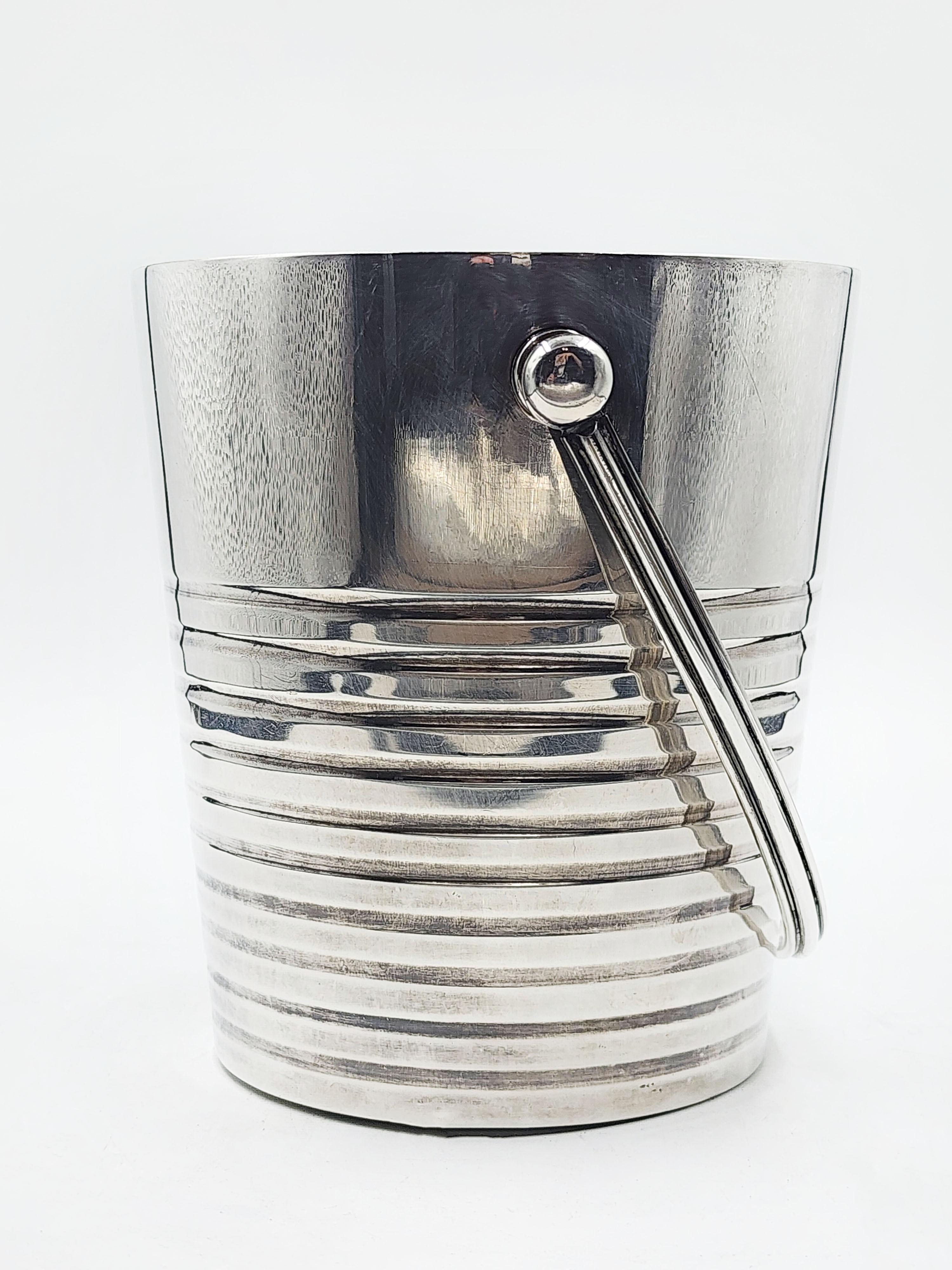 Christofle Art Deco Silver Plated Ice Bucket by Luc Lanel, 1930s
Elegant Art Deco silver plated ice bucket with fluted body designed by Luc Lanel for the SS Normandie ocean liner in 1935.
Dimensions:
Height: 13.5 Centimeter
Diameter: 12.5 Centimeter