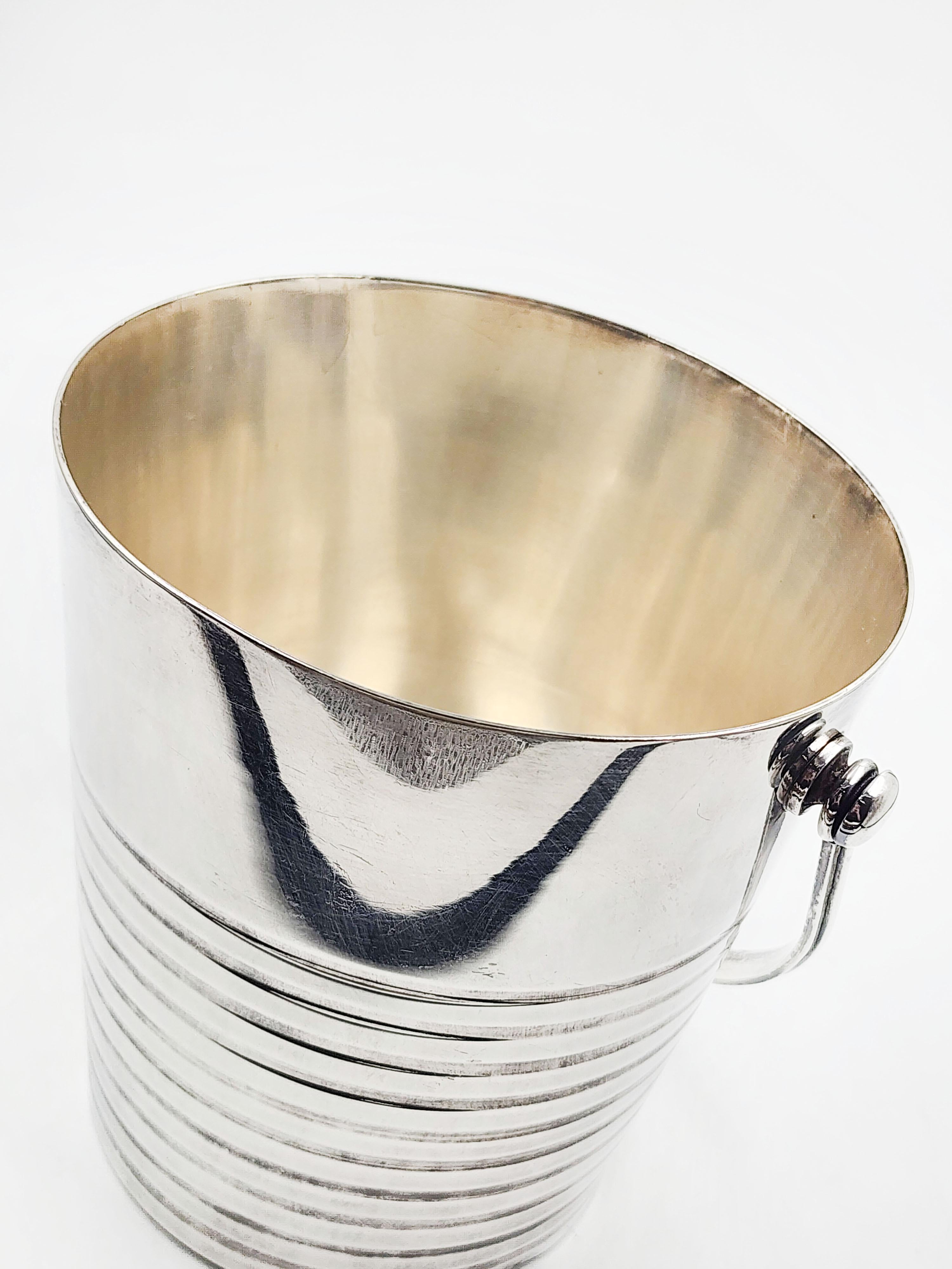 Christofle Art Deco silver-plated metal ice bucket by Luc Lanel, 1930s In Good Condition In Autonomous City Buenos Aires, CABA
