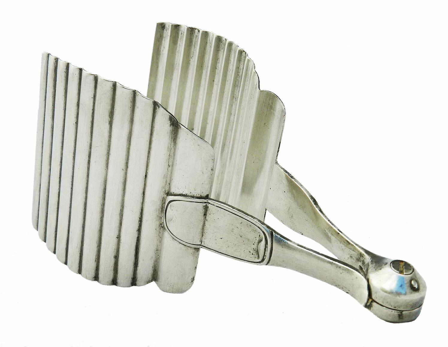 Art Deco Christofle Asparagus servers
Sprung grips or tongs
Cake or Sandwich servers
Marked Christofle renowned for its superb quality silver plate
Good vintage condition in good working order.


  