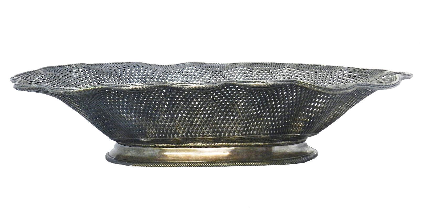 Christofle basket weave serving bowl fruit bread, late 19th century early 20th century
High quality silver plate 
Good and heavy
Marked Christofle and numbered for turn of the century
In very good condition for its age the Christofle name mark