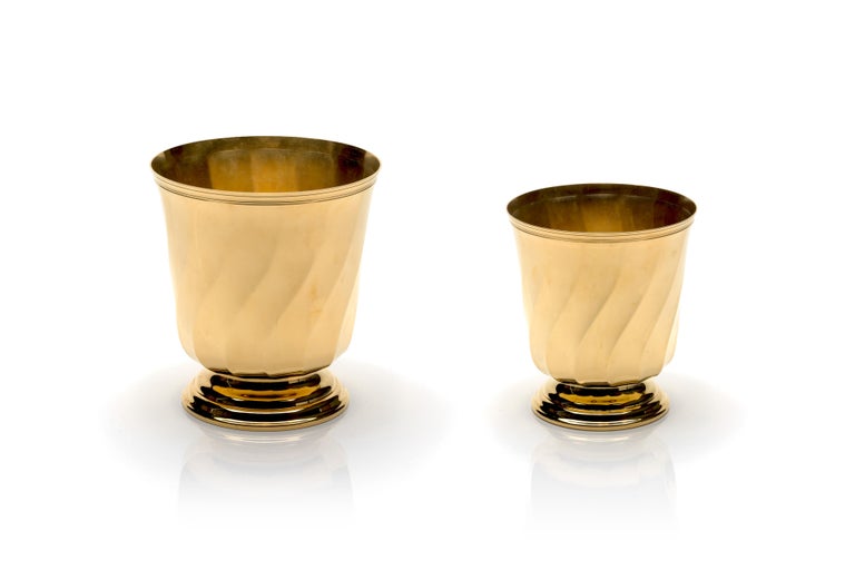 A decadent champagne & ice bucket set by Christofle. Each piece is set on a stepped base, with undulating lines throughout the body. A stunning set, ready to elevate any bar.

Marked on bottom.

Measure: Champagne bucket: 8.25