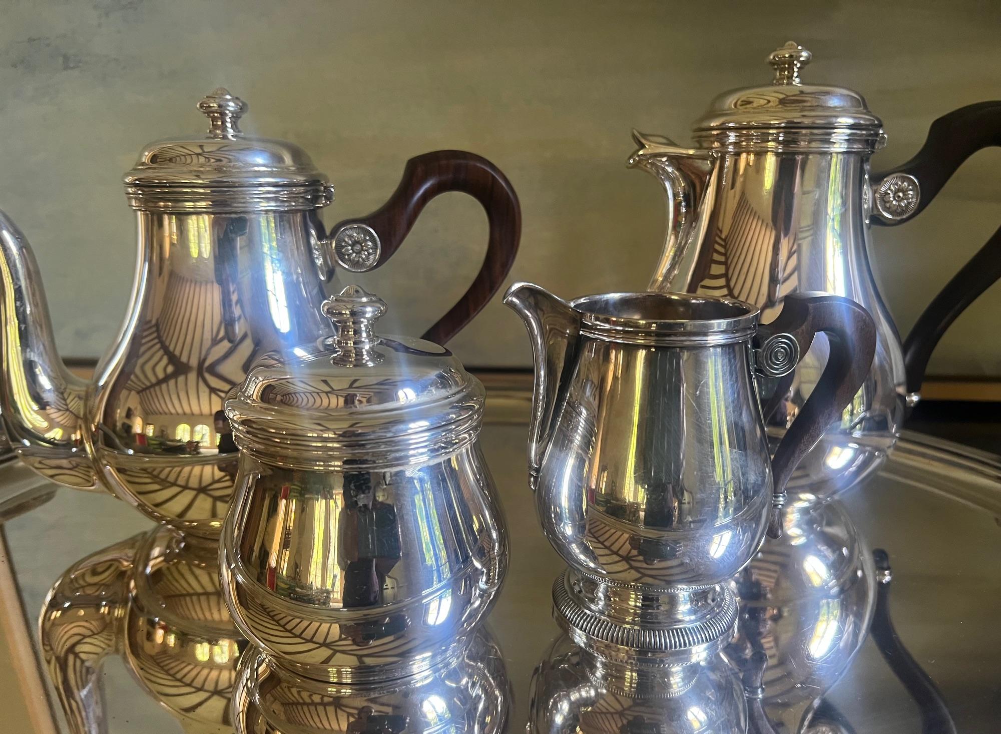Service à café et thé Christofle avec poignées en bois de rose et grand plateau Bon état - En vente à Ross, CA