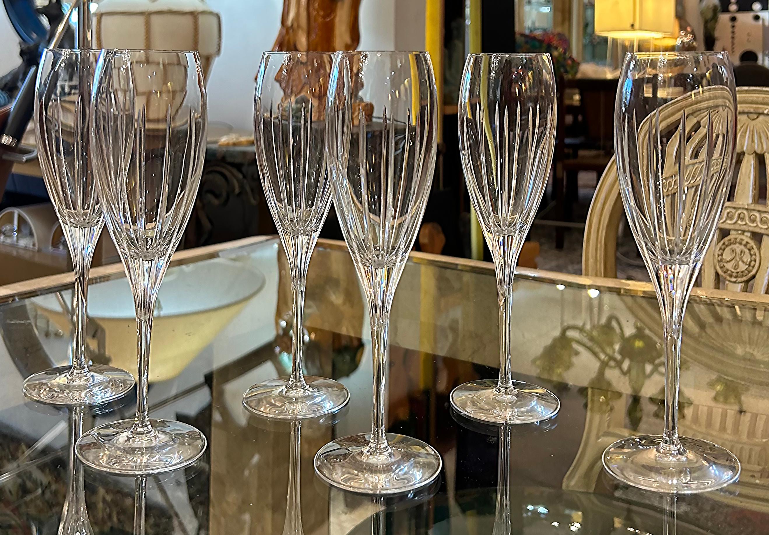 Set von 6 Christofle-Champagnerflöten aus mundgeblasenem Kristallglas „Iriana“ mit Champagnerflöten

Zum Verkauf steht ein Satz von sechs Christofle-Champagnerflötengläsern aus geblasenem Kristall mit dem Muster 