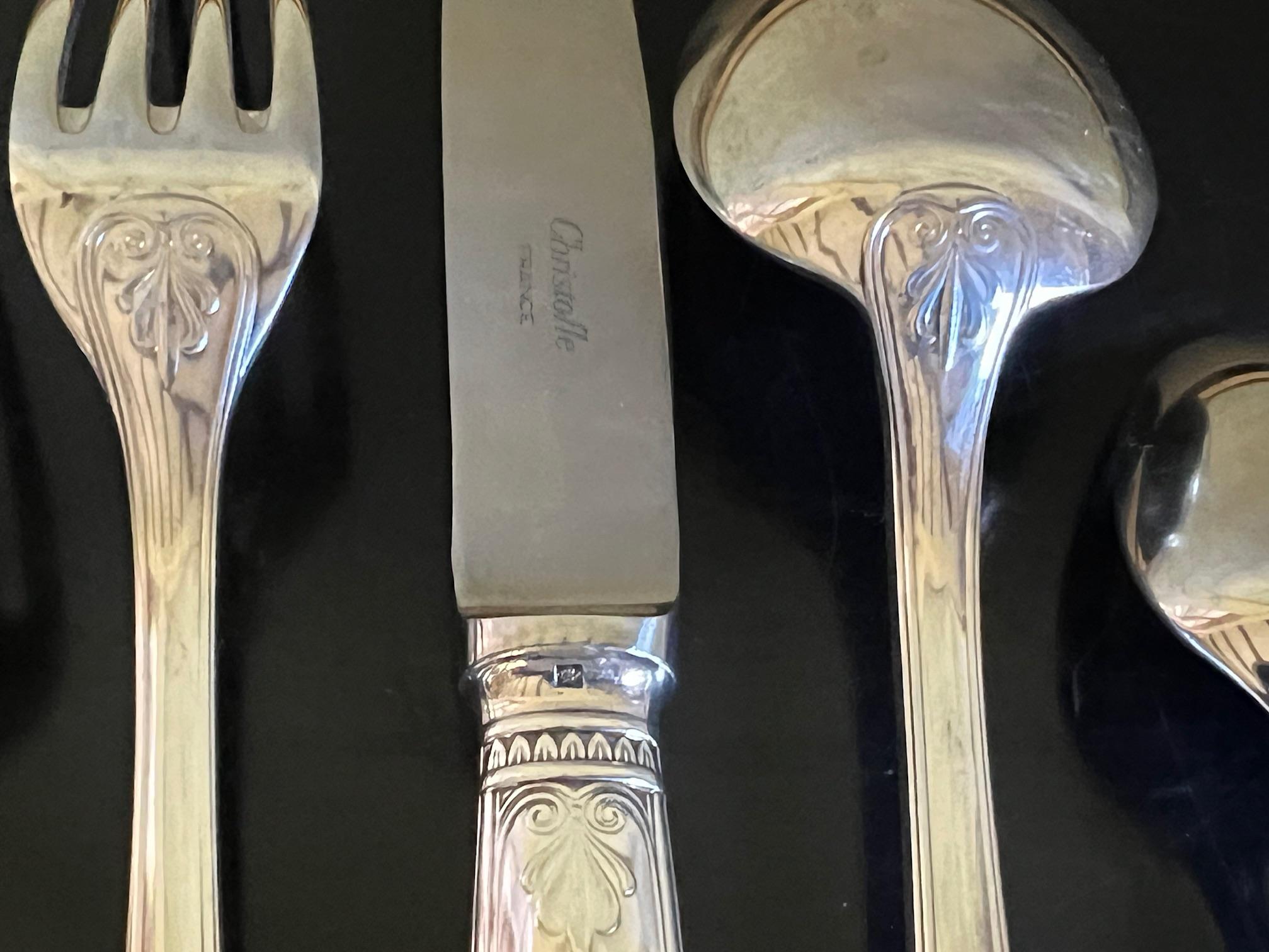 Plaqué argent Service de couverts Christofle à motif Malmaison en coffret-52 Pieces