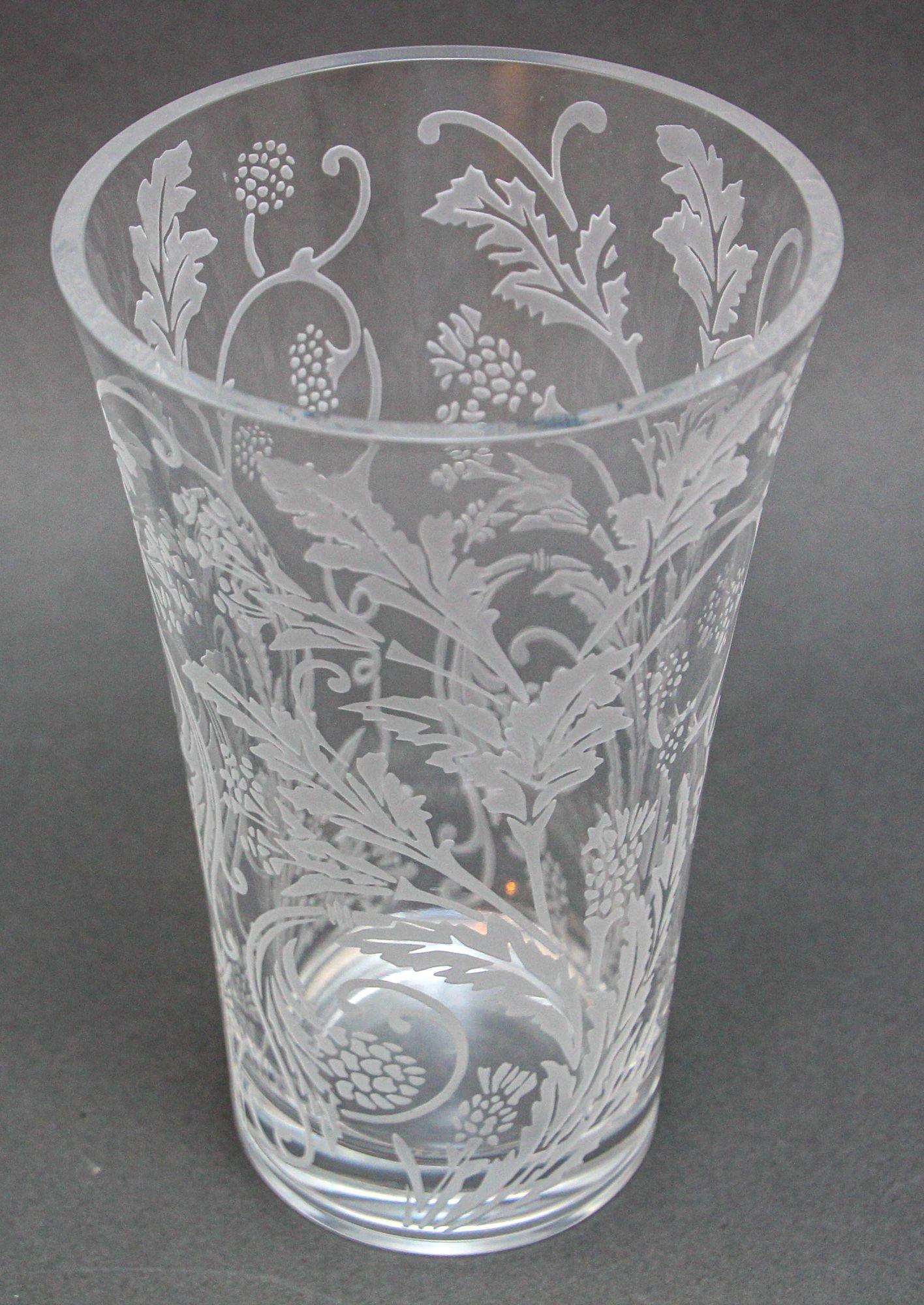 20ième siècle Christofle France Marly Orangerie vase filigrane floral gravé à la main
