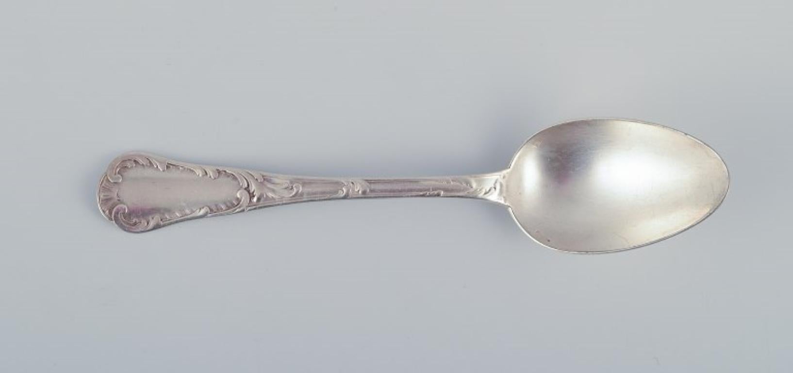 Christofle, Frankreich. Set von fünf Esstellern aus versilbertem Silber. (Französisch) im Angebot