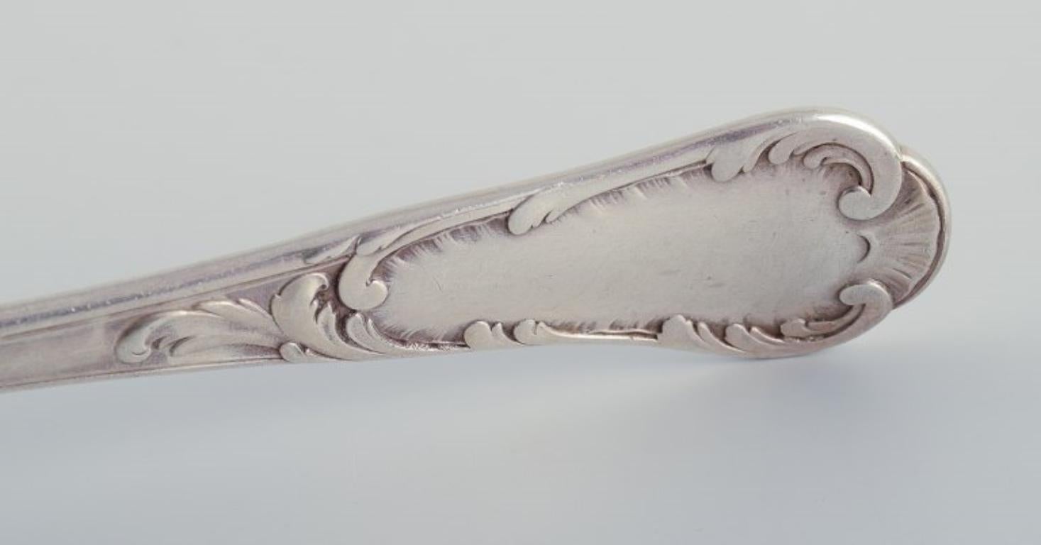 Christofle, Frankreich. Set von fünf Esstellern aus versilbertem Silber. im Angebot 3