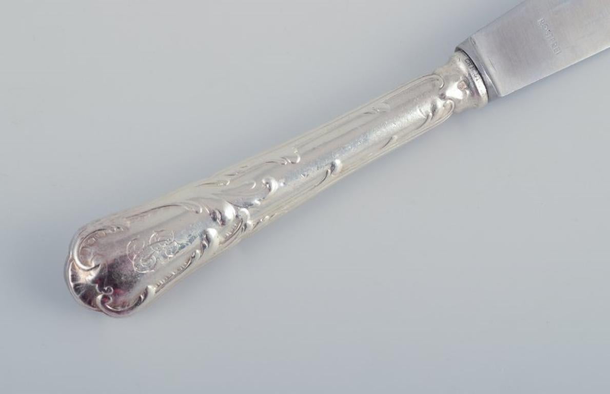 Christofle, France. Six dinner knives in plated silver and stainless steel. In Excellent Condition For Sale In Copenhagen, DK