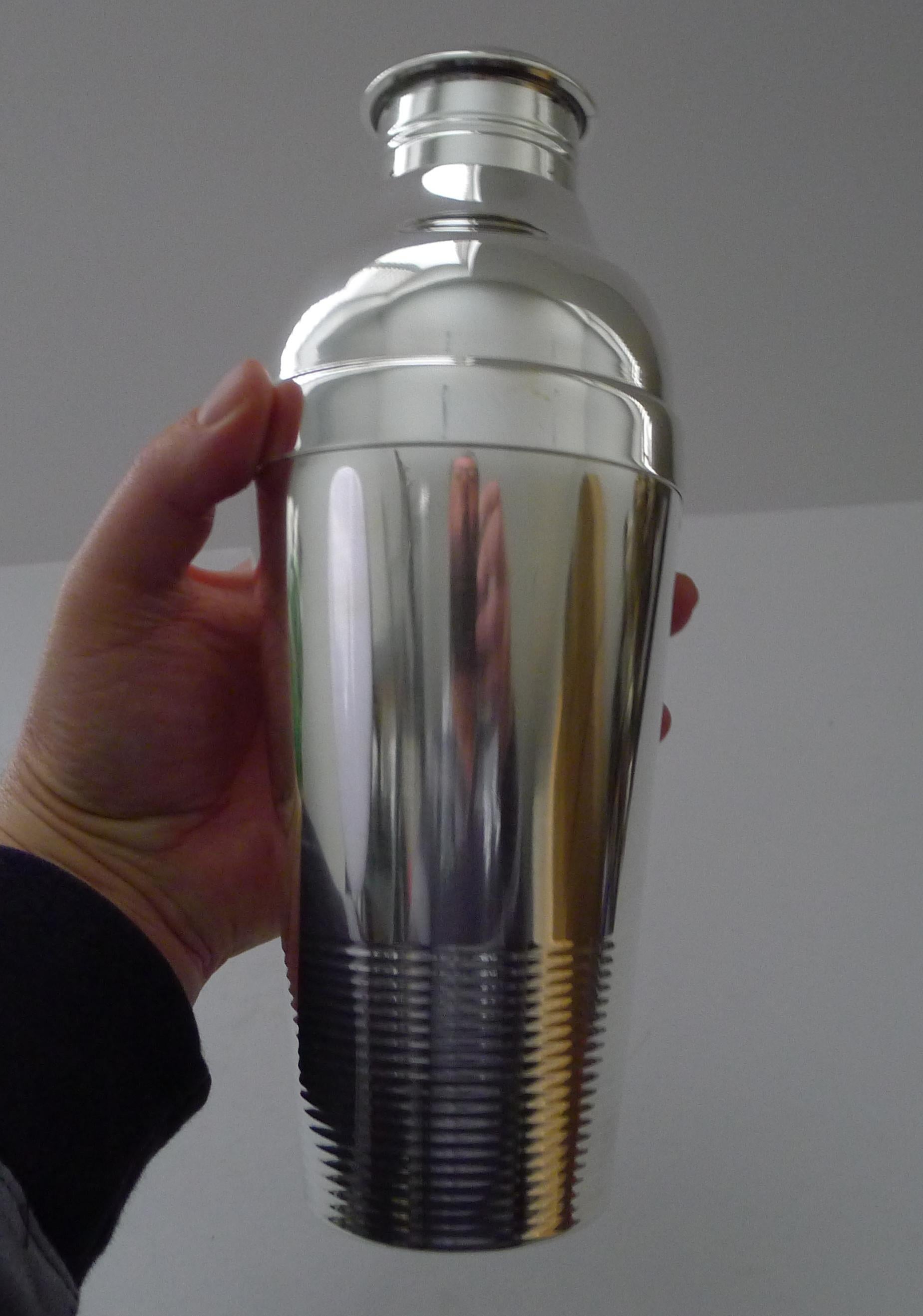 Christofle Gallia Ondulations Cocktail Shaker di Luc Lanel C.1935 In condizioni buone a Bath, GB