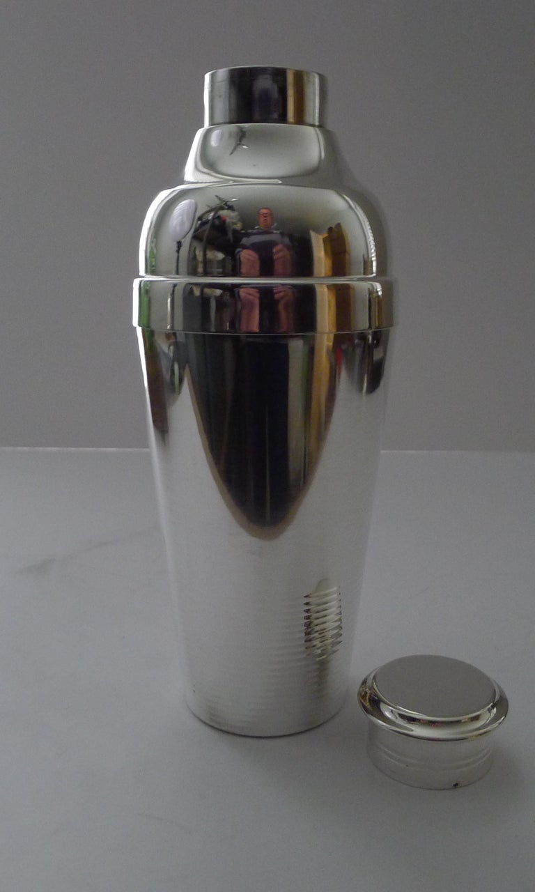 Christofle Gallia Ondulations Cocktail Shaker by Luc Lanel C.1935 For Sale  at 1stDibs