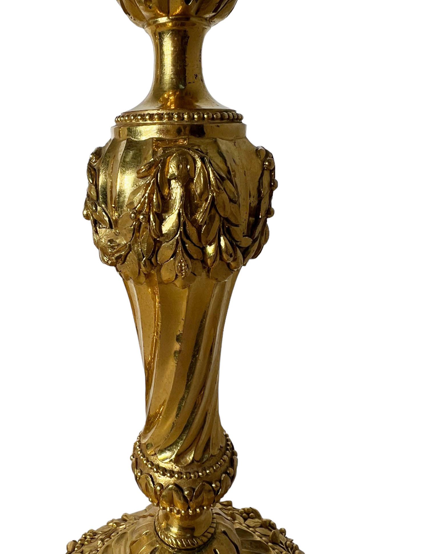Feinste Qualität von Christofle aus Vergoldung und Bronze, die es gibt. Fein vergoldet mit Blättern und Blumen. Alle sind signiert. Frankreich, 1890-1900.
