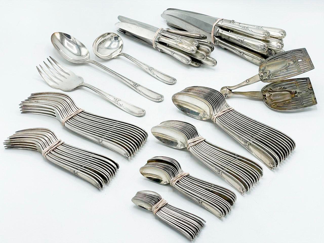 Christofle Made in Argentina, Flatware art nouveau in Silverplated For Sale 12