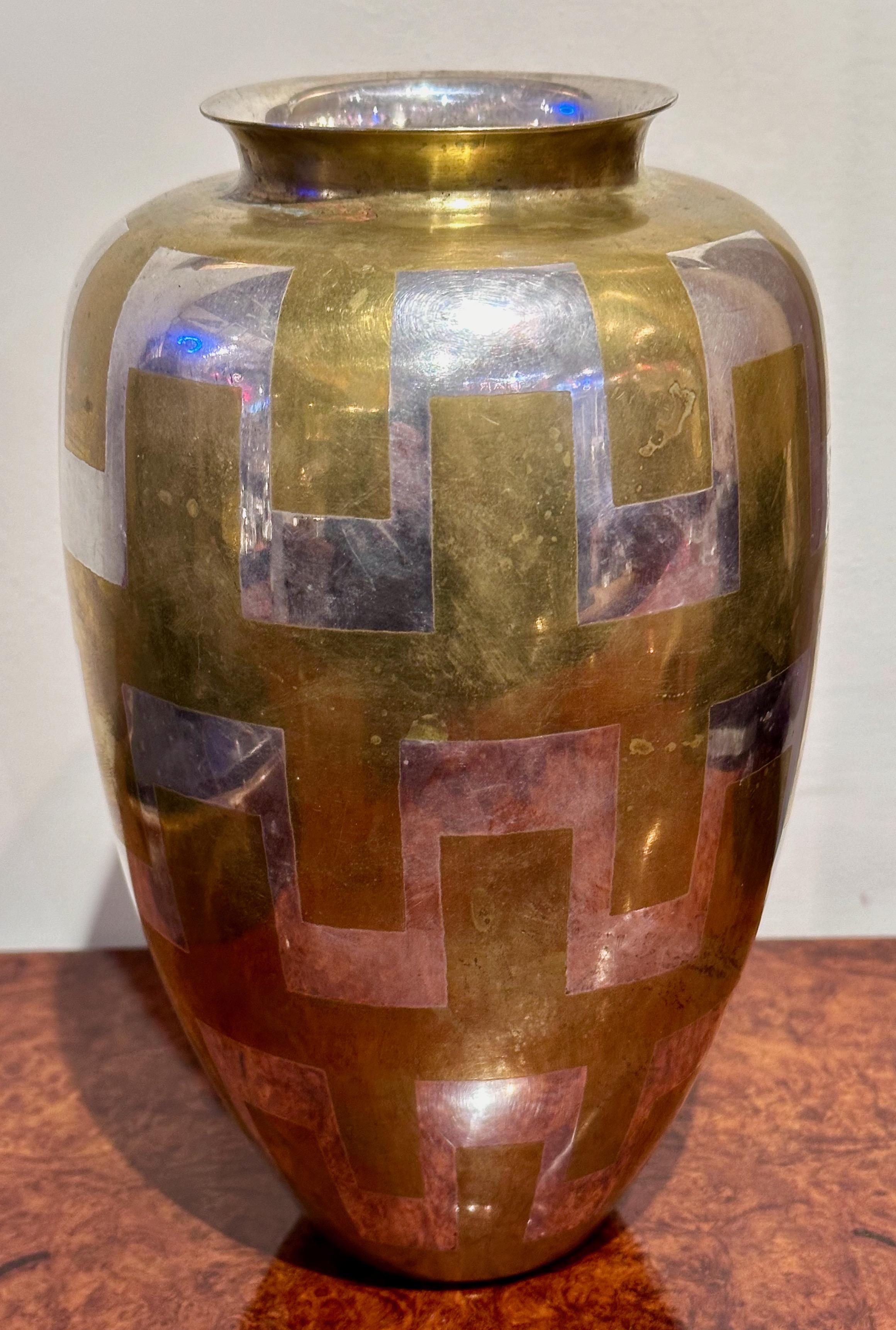 Début du 20ème siècle Vase en Metal Christofle par Luc Lanel Circa 1925 Art Deco en vente
