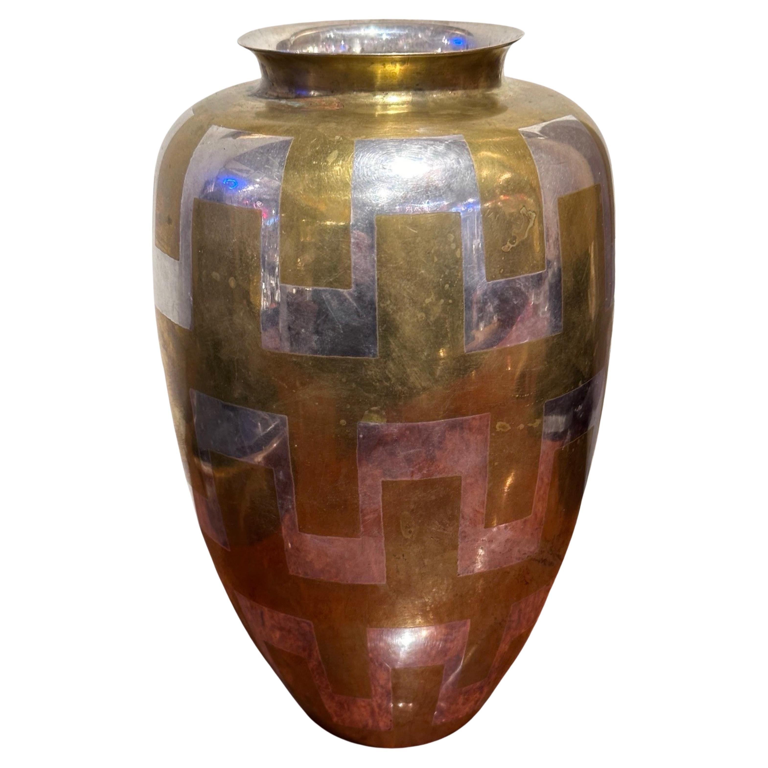 Vase en Metal Christofle par Luc Lanel Circa 1925 Art Deco en vente