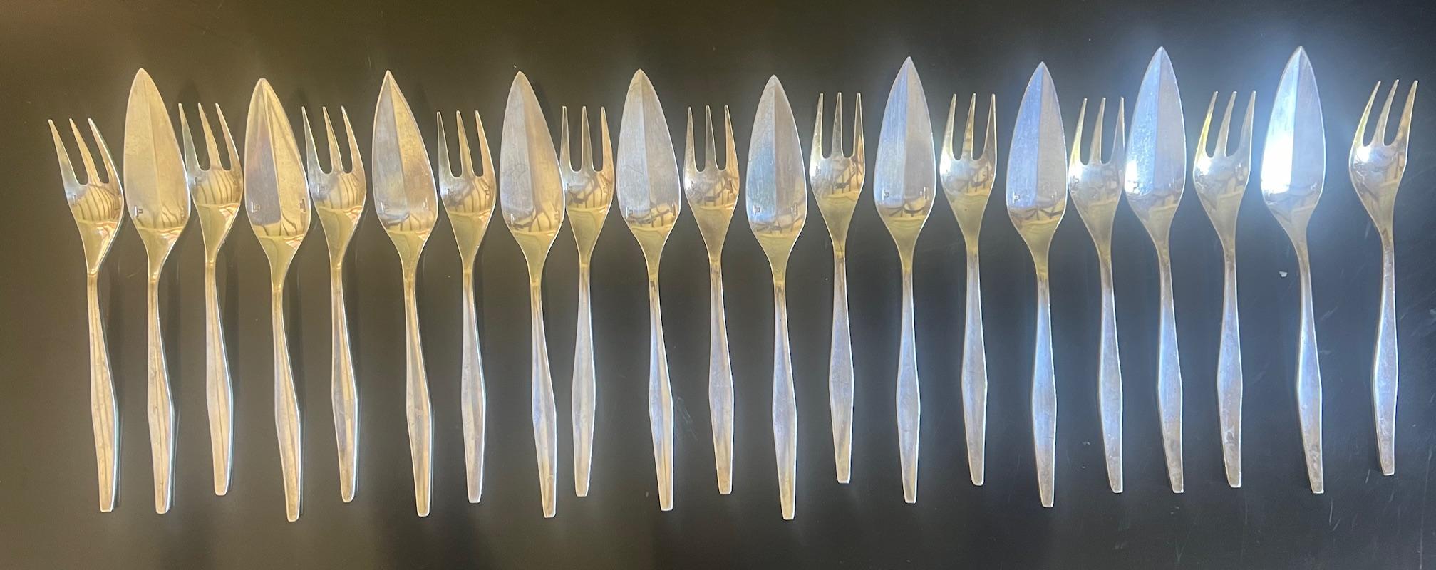 Christofle Mid Century Fish Service Flatware Set & Serving Fork, Set of 22 For Sale 10