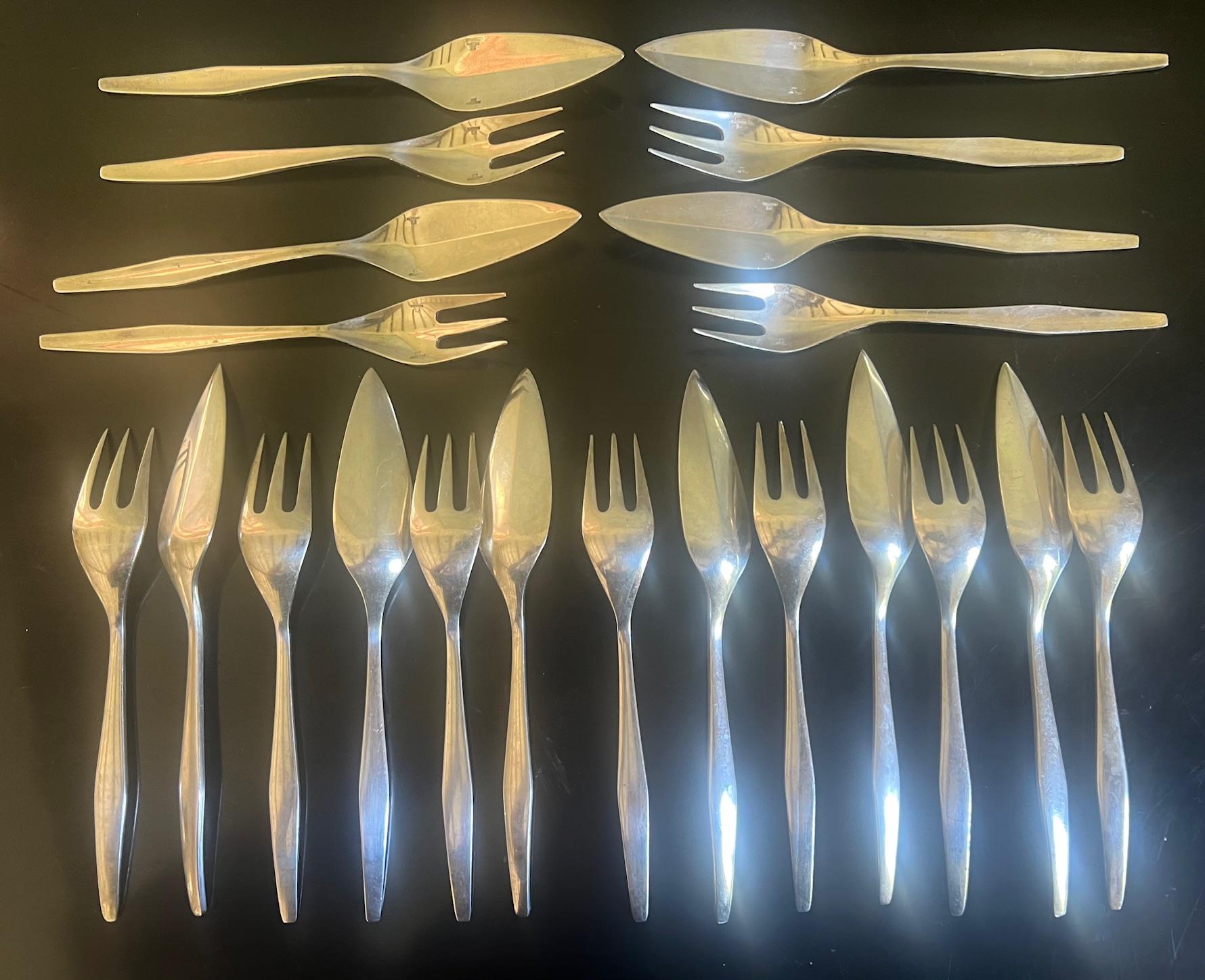 Christofle Mid Century Fish Service Flatware Set & Serving Fork, Set of 22 For Sale 1