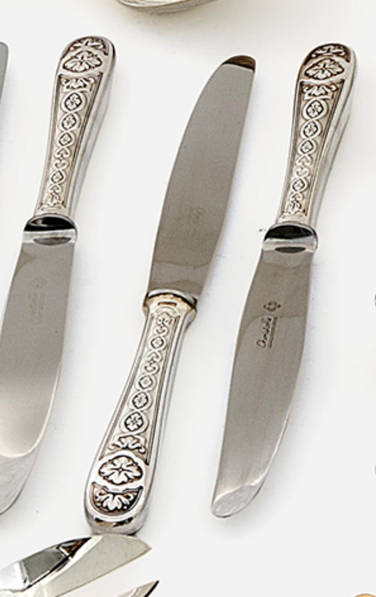 20th Century Christofle, Modèle “Villeroy” Ménagère 127 p Métal Argenté For Sale