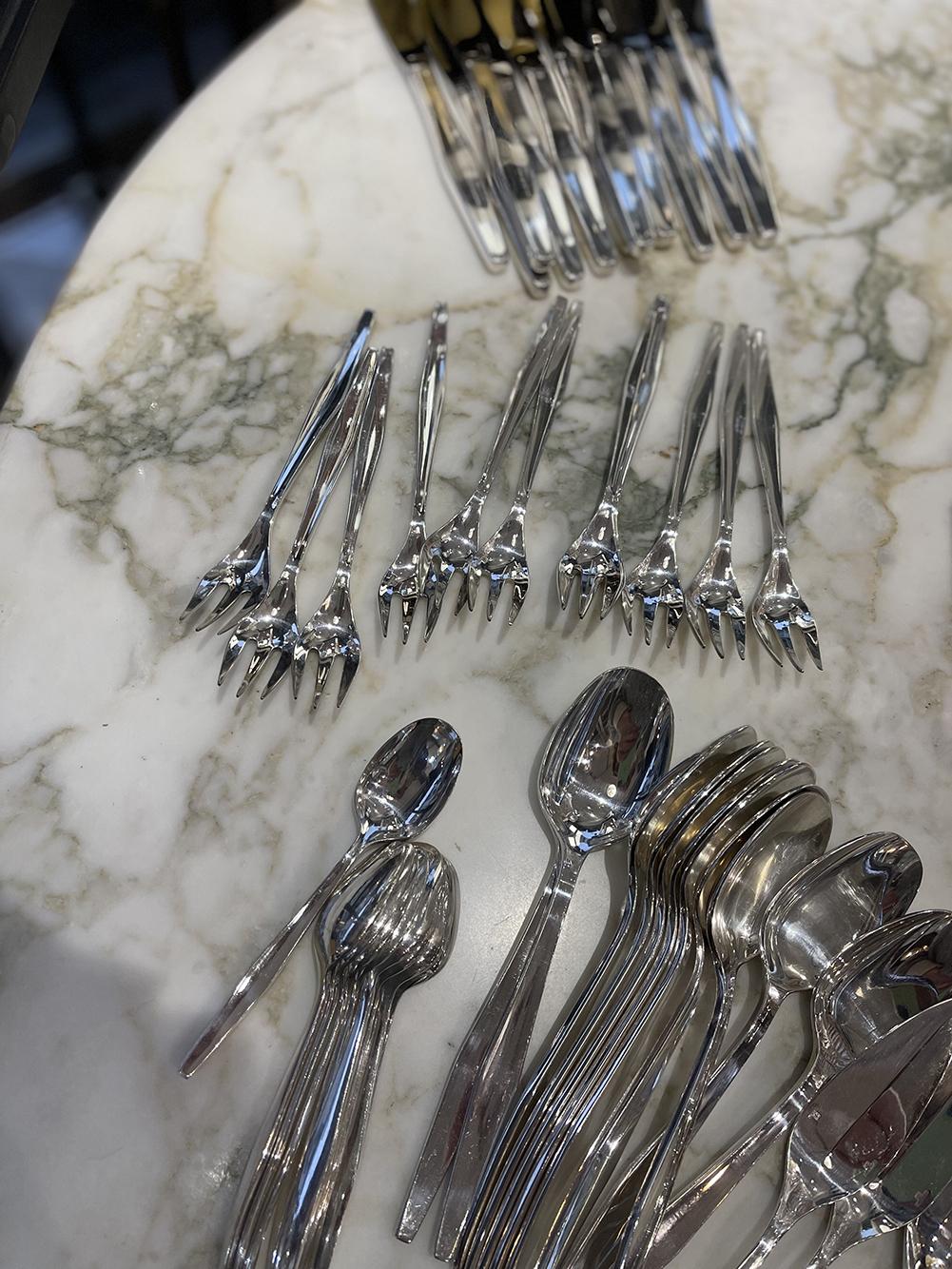 Christofle: “Orly” 95-Piece Cutlery Set In Excellent Condition For Sale In Saint-Ouen, FR