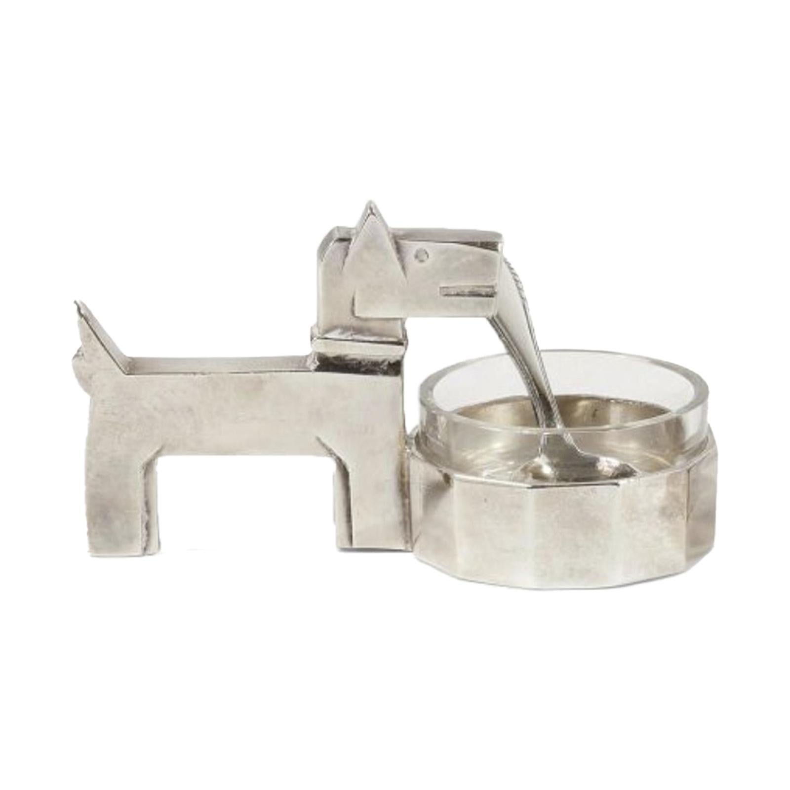 Marcel SANDOZ for CHRISTOFLE.
Pair of silver-plated salt pans in the shape of a dog in front of their bowl with two salt shovels.
White crystal interiors. In their niche-shaped case marked goldsmith GALLIA.
Height salt cellars: 5 and 5.8 cm
Box: